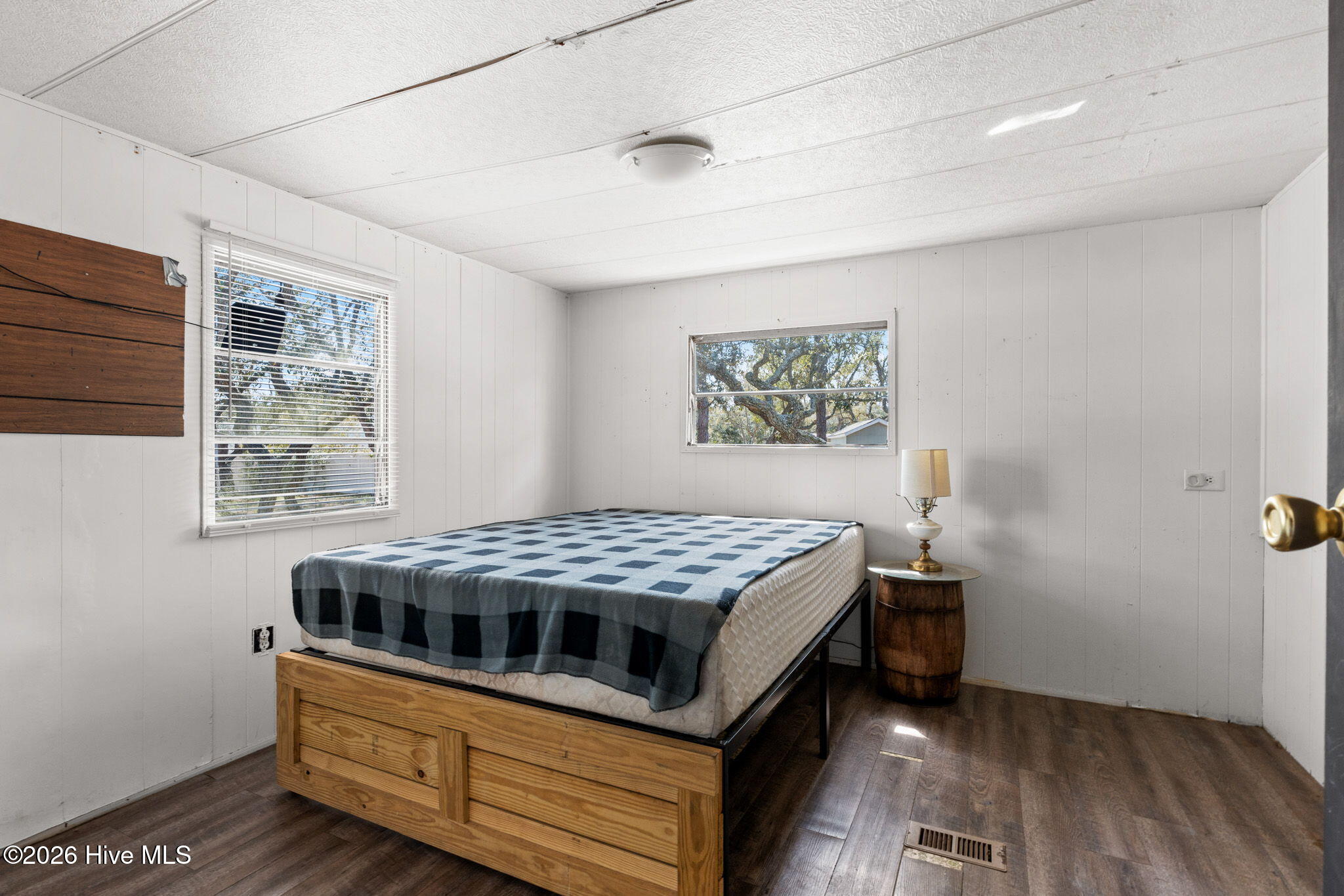 100564786 | Photo 11