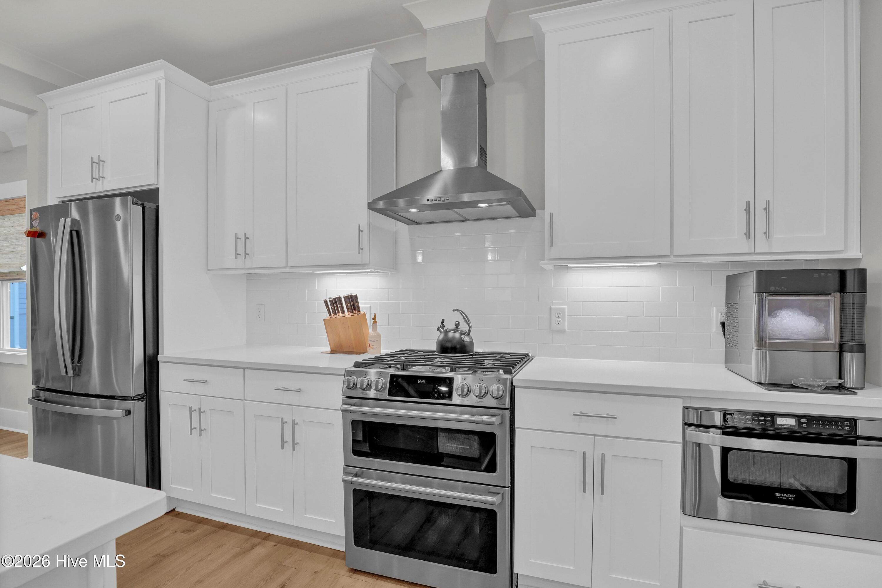 100565669 | Photo 11