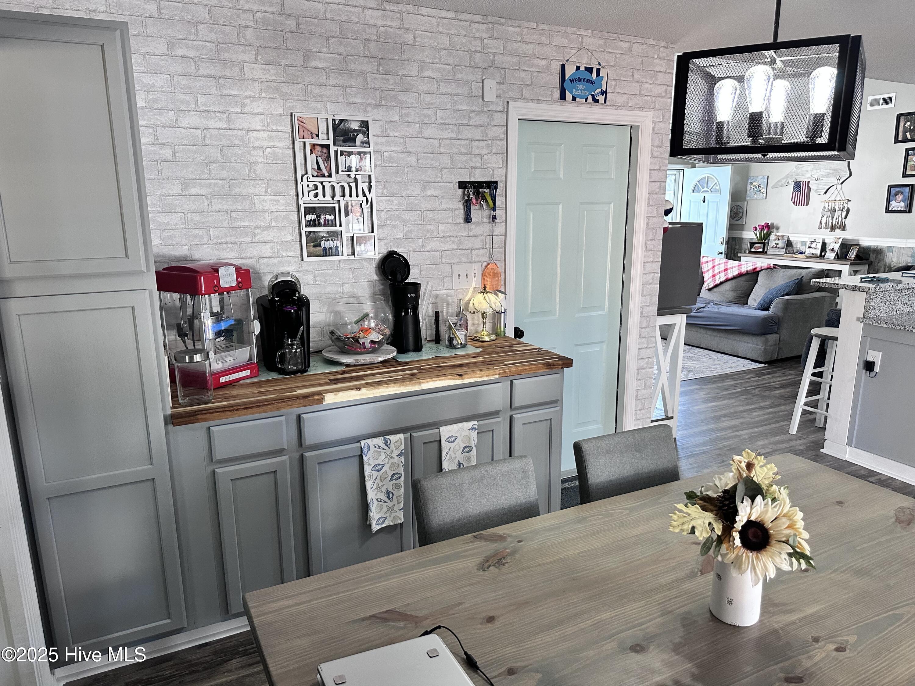 100546985 | Photo 16