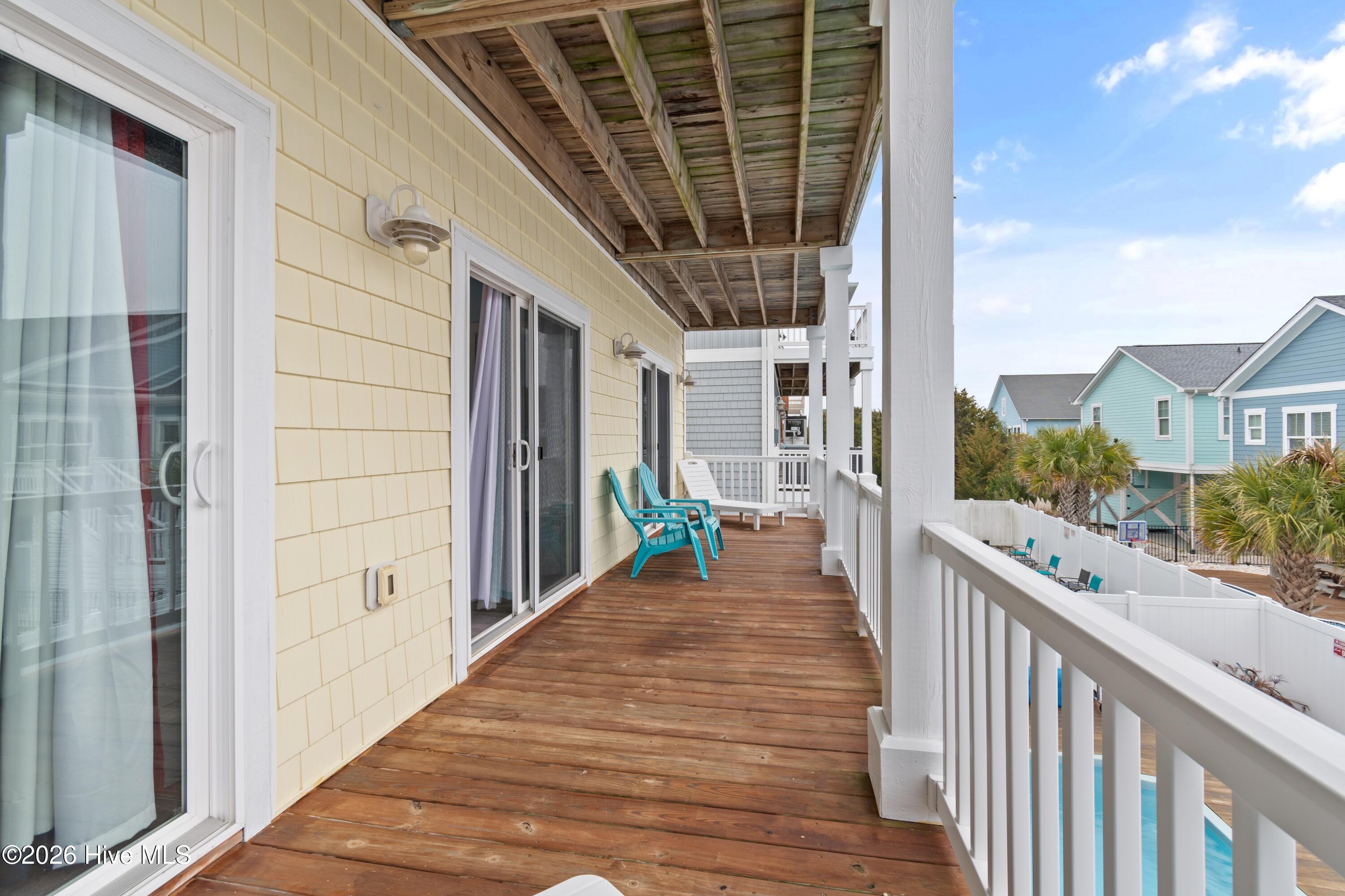 100555702 | Photo 68