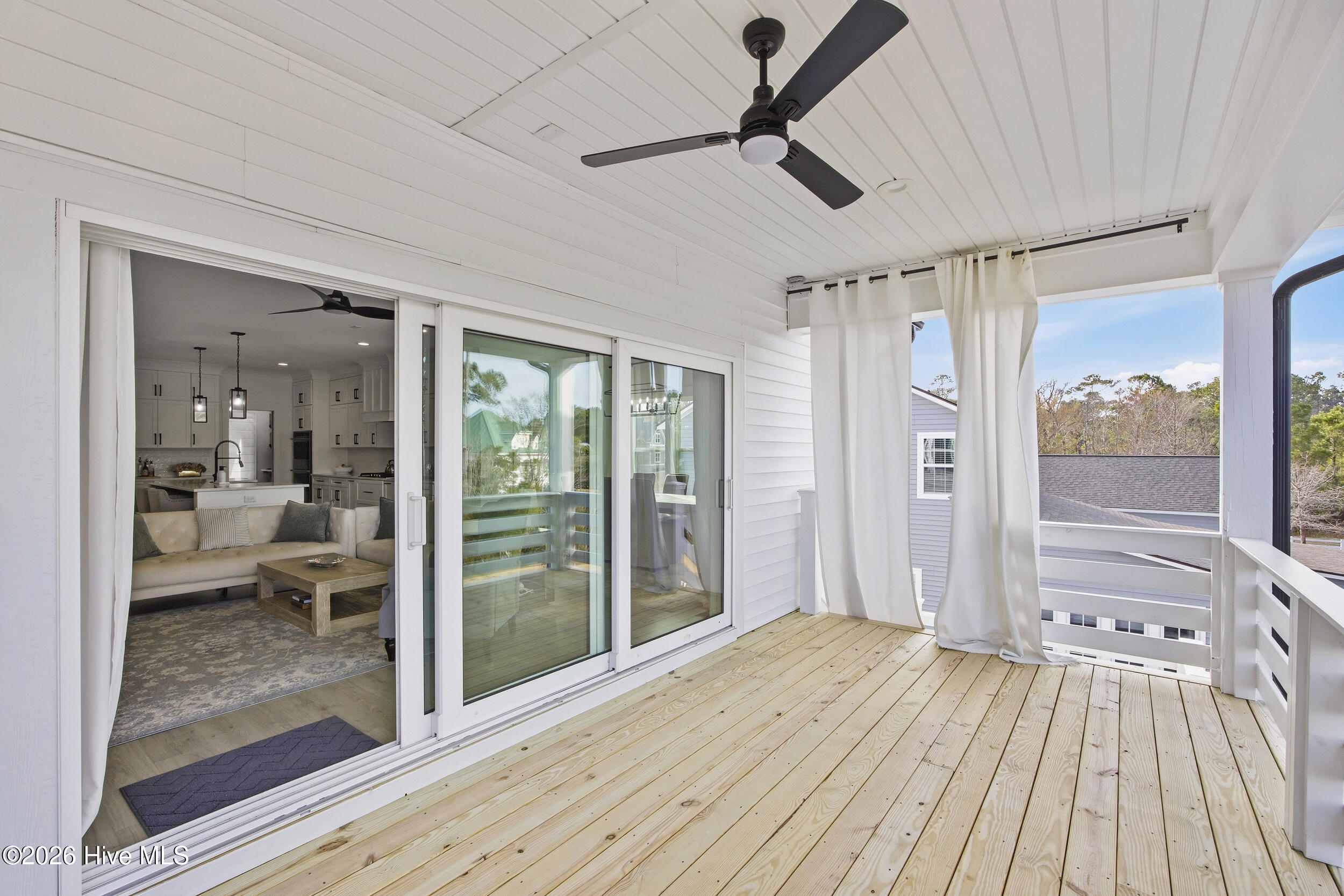 100558595 | Photo 70