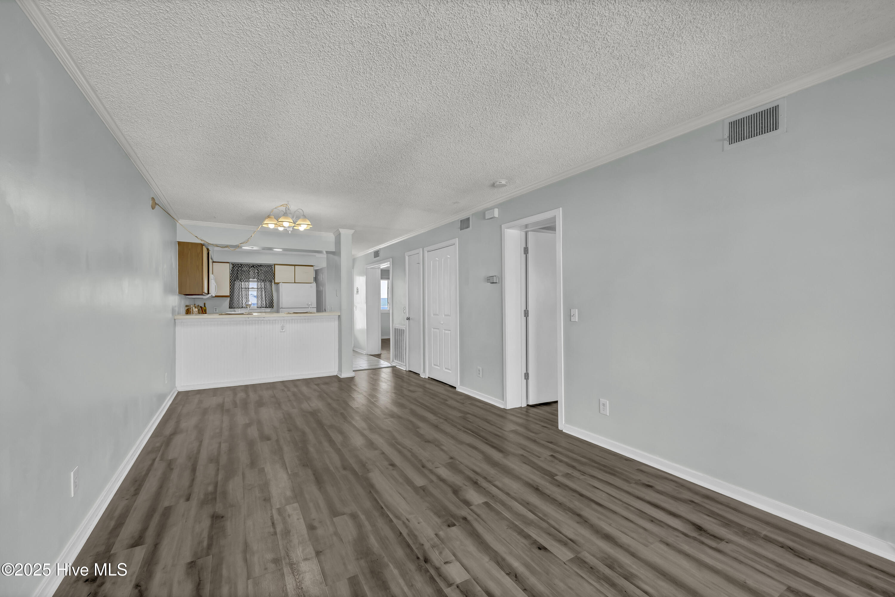 100516907 | Photo 11