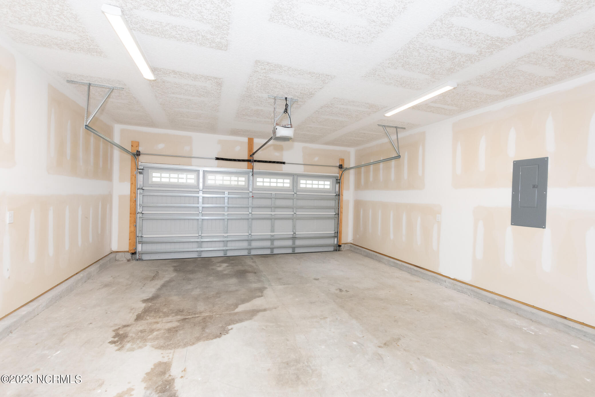 100543785 | Photo 41