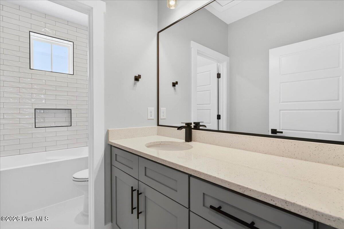 100551105 | Photo 30