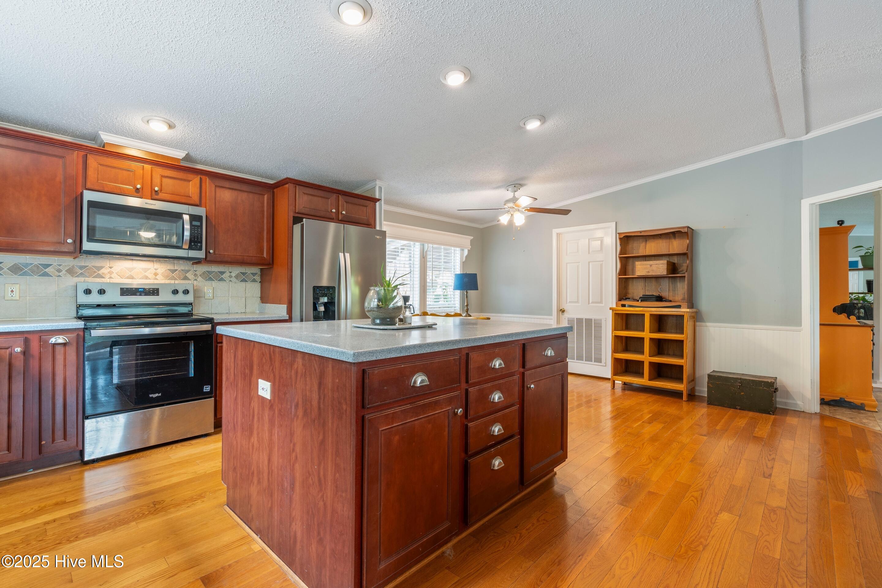 100535667 | Photo 22