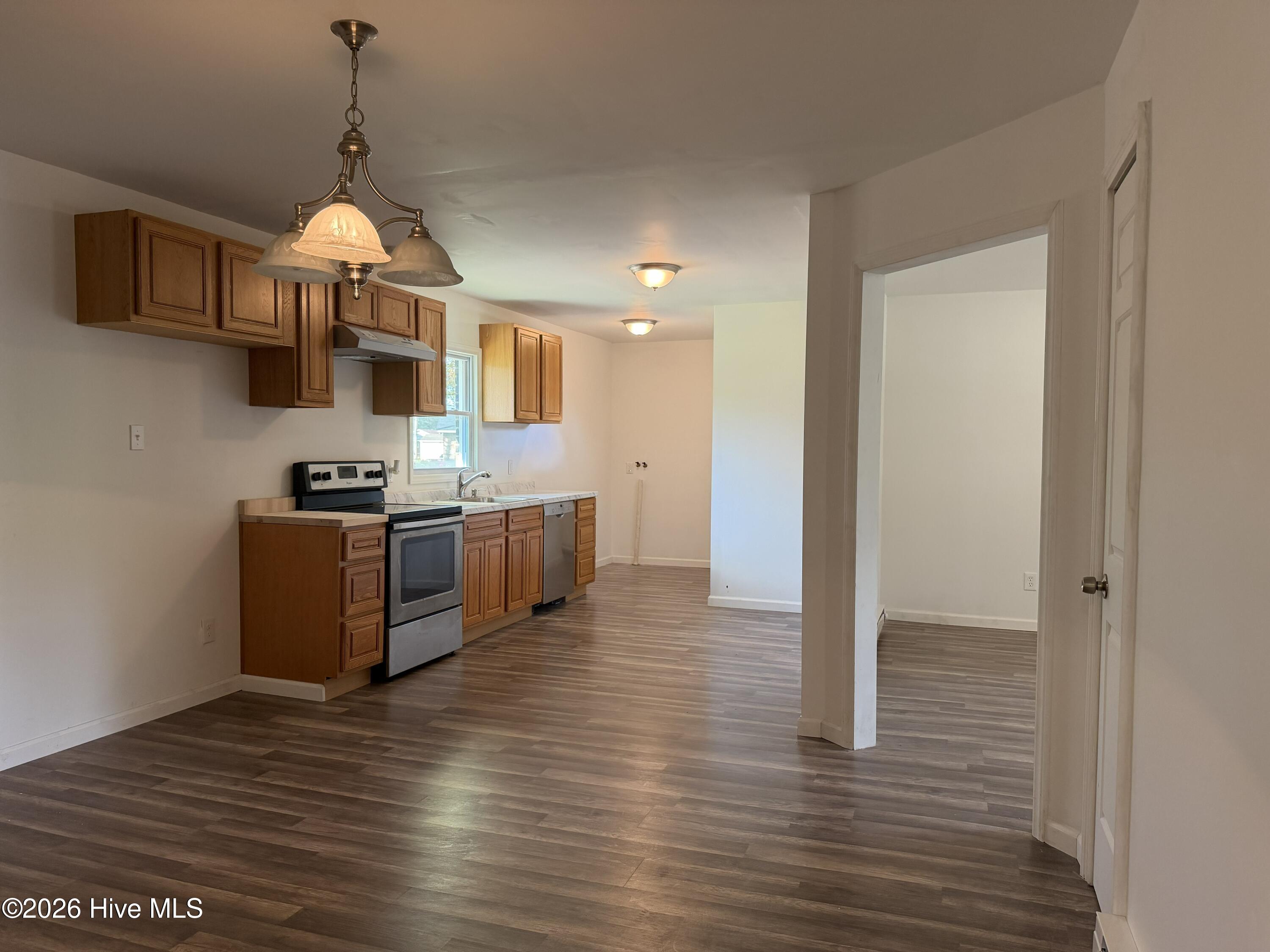 100565098 | Photo 12