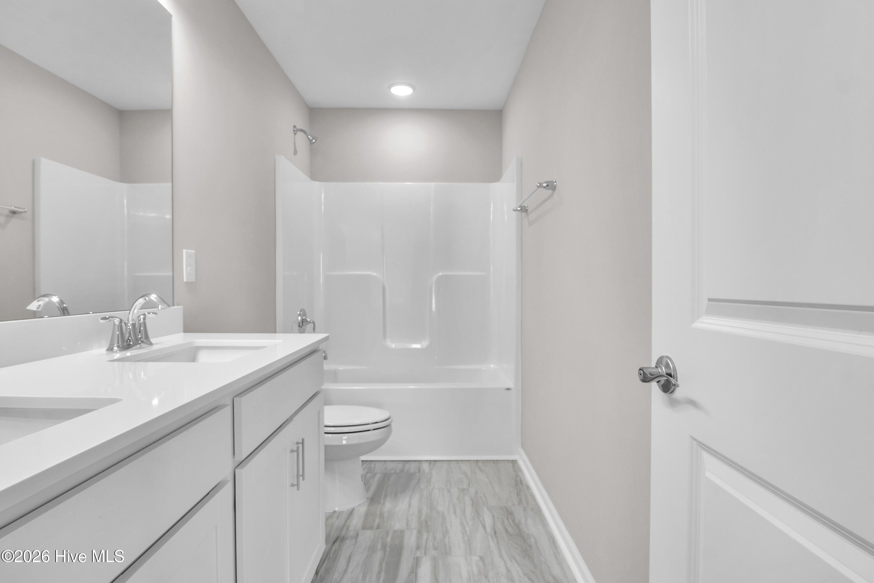 100561005 | Photo 45