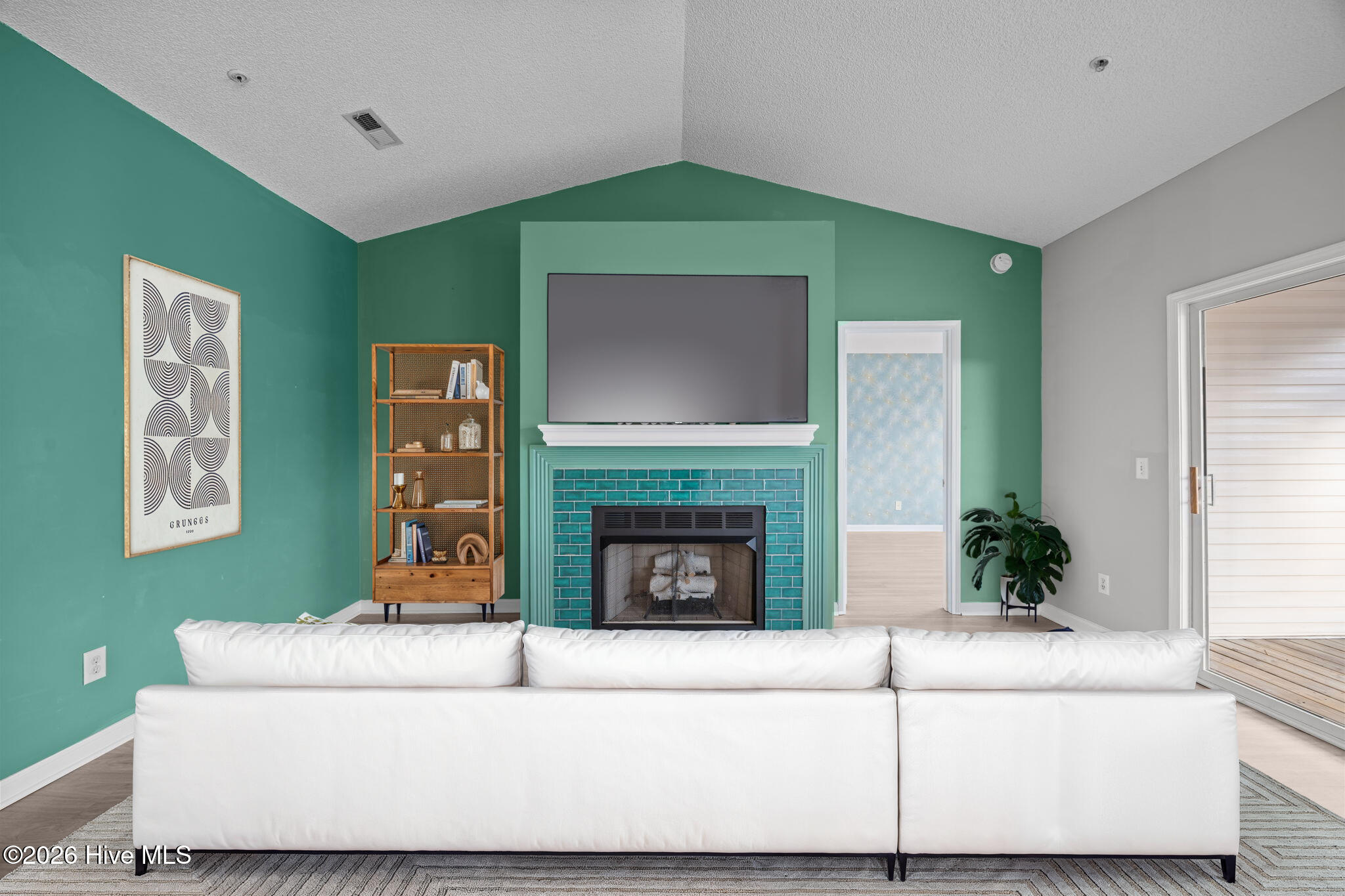 100550940 | Photo 10