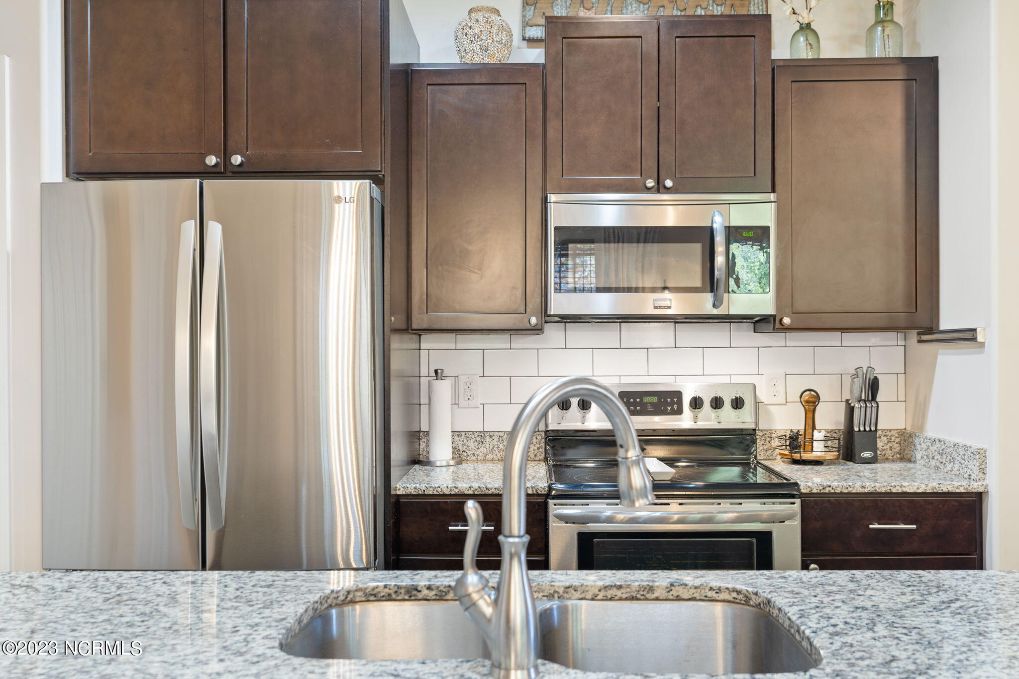 100568297 | Photo 11