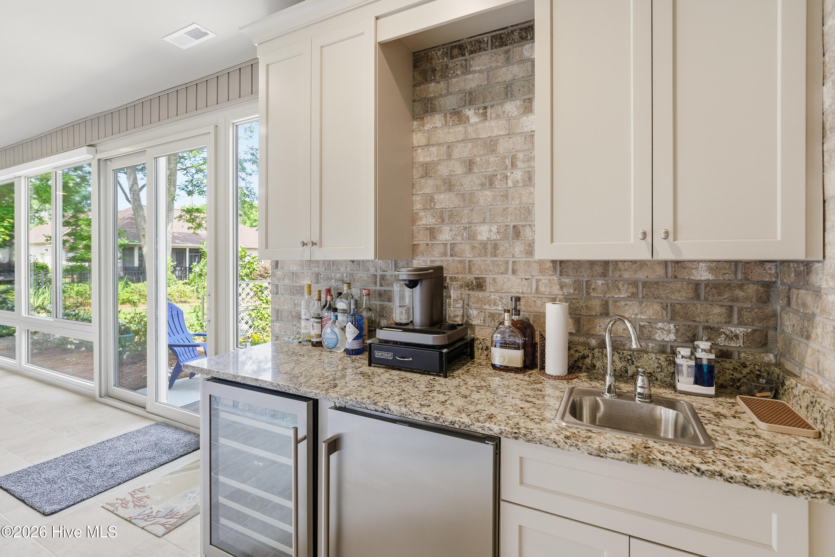 100578779 | Photo 19