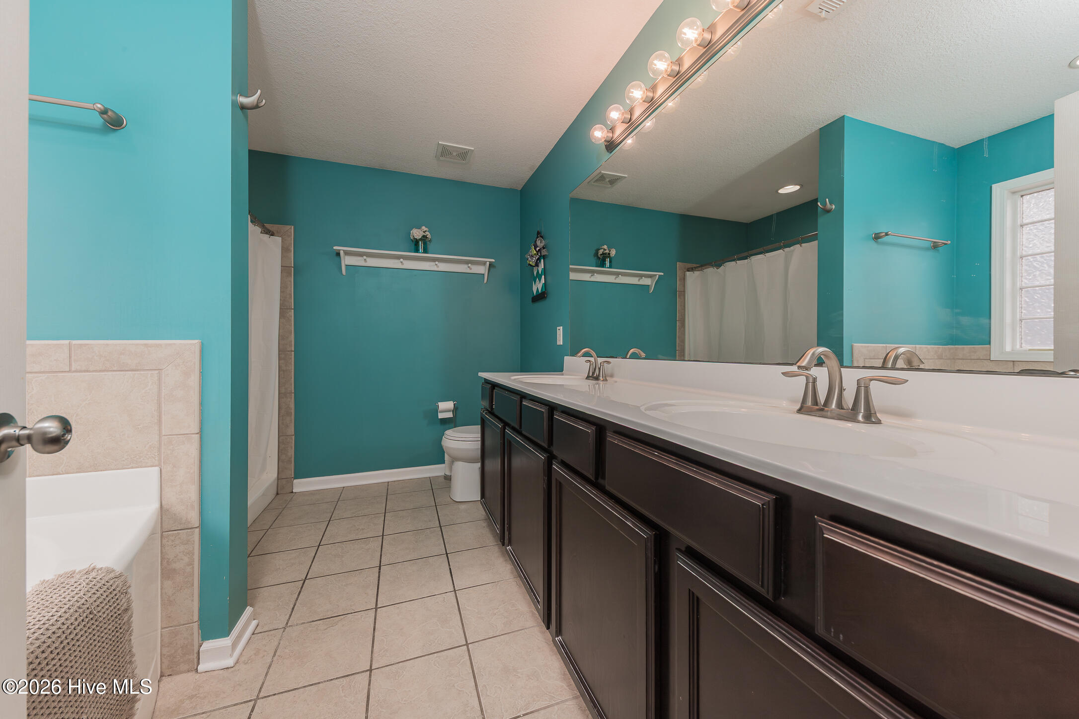 100550736 | Photo 24