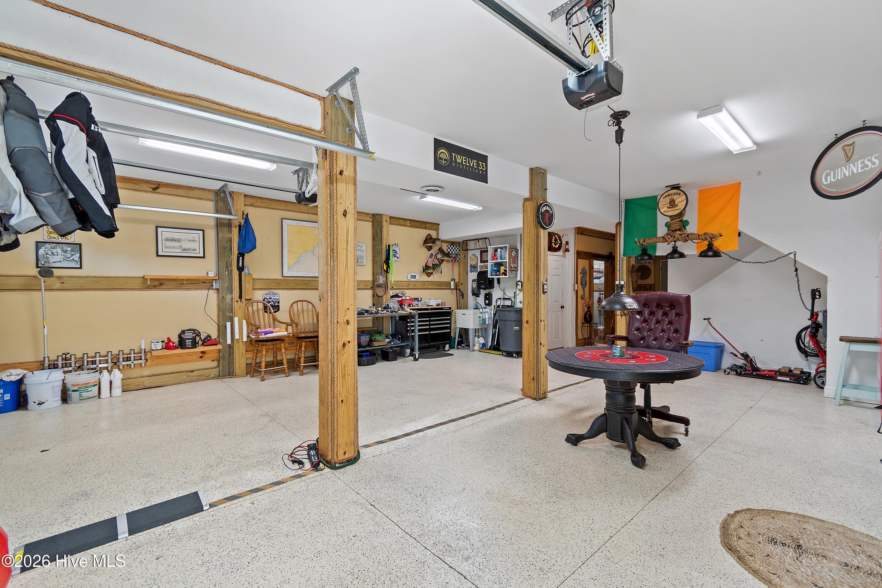 100558702 | Photo 58