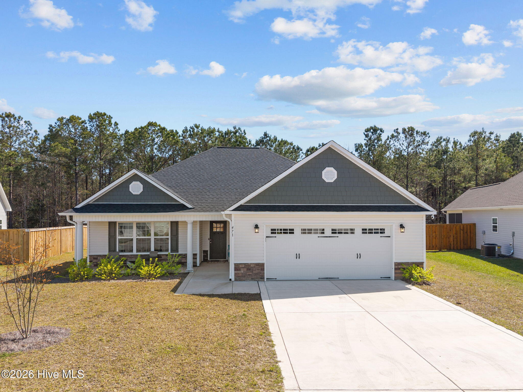 100563738 | Photo 33