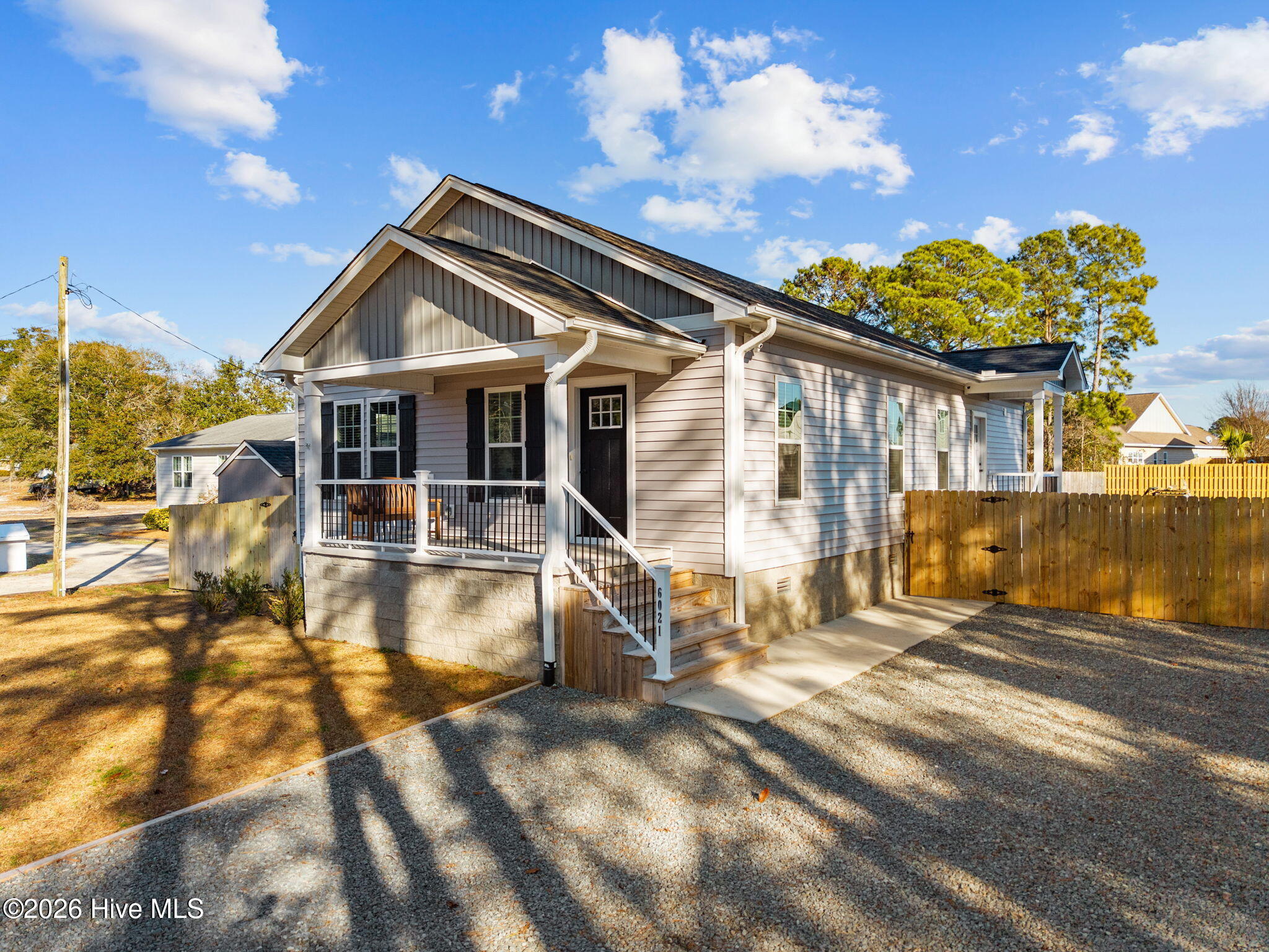 100548399 | Photo 51