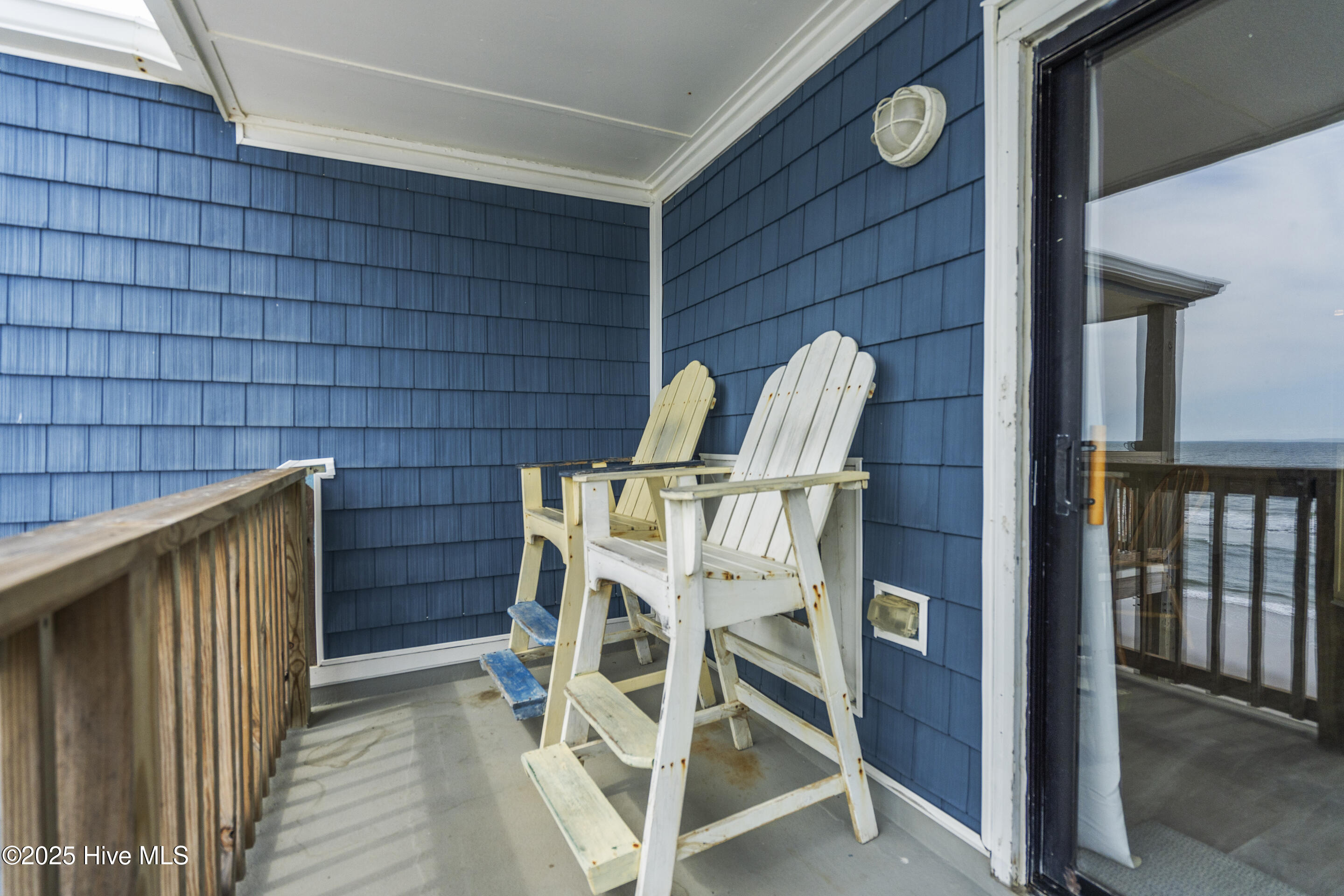 100502561 | Photo 24