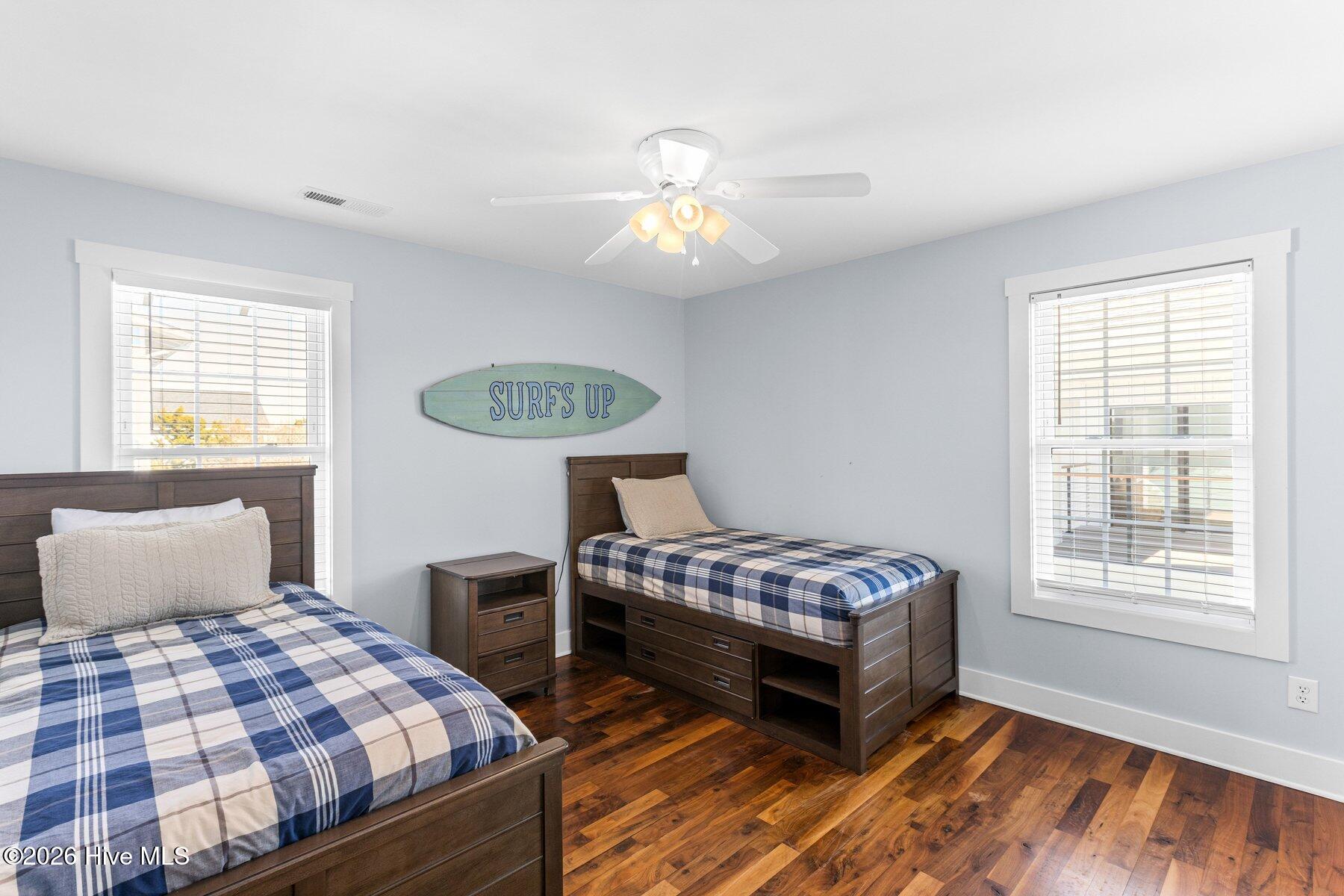 100557261 | Photo 32