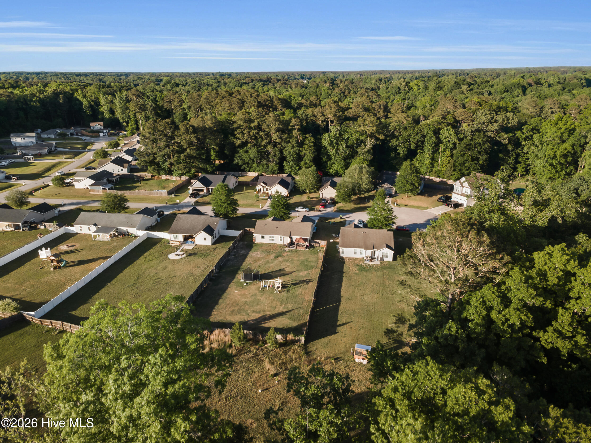 100570430 | Photo 23