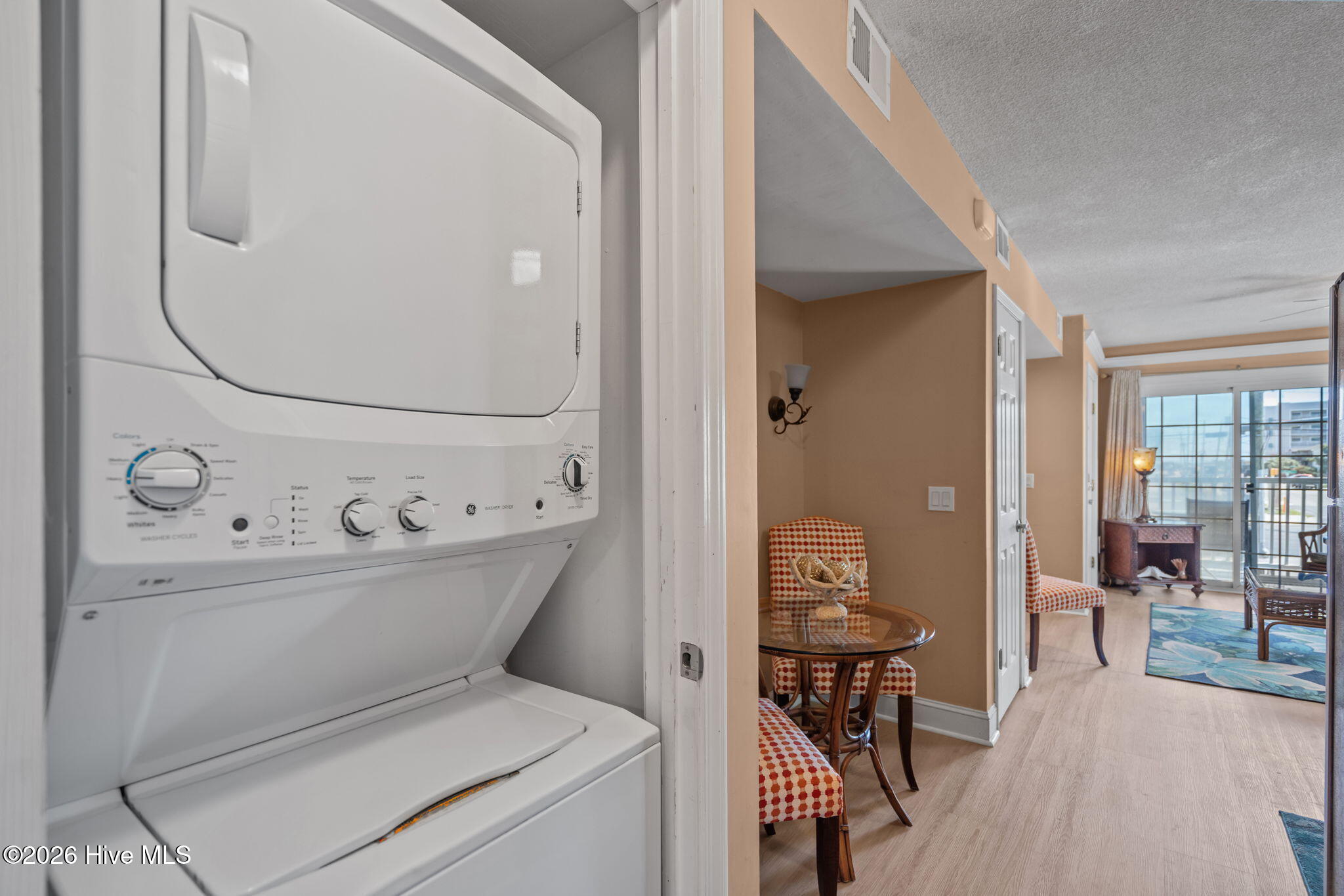 100523190 | Photo 30