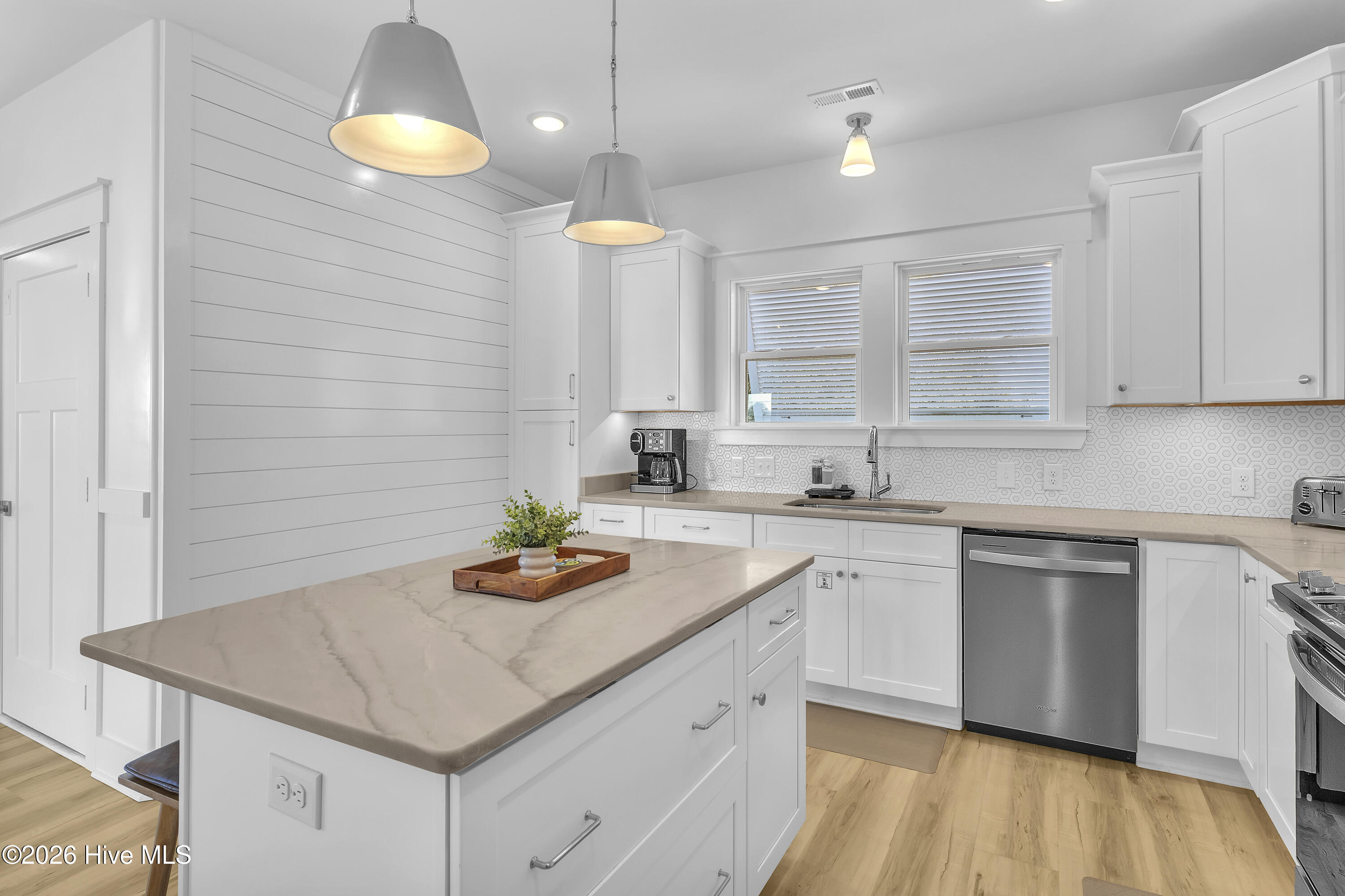 100549565 | Photo 27