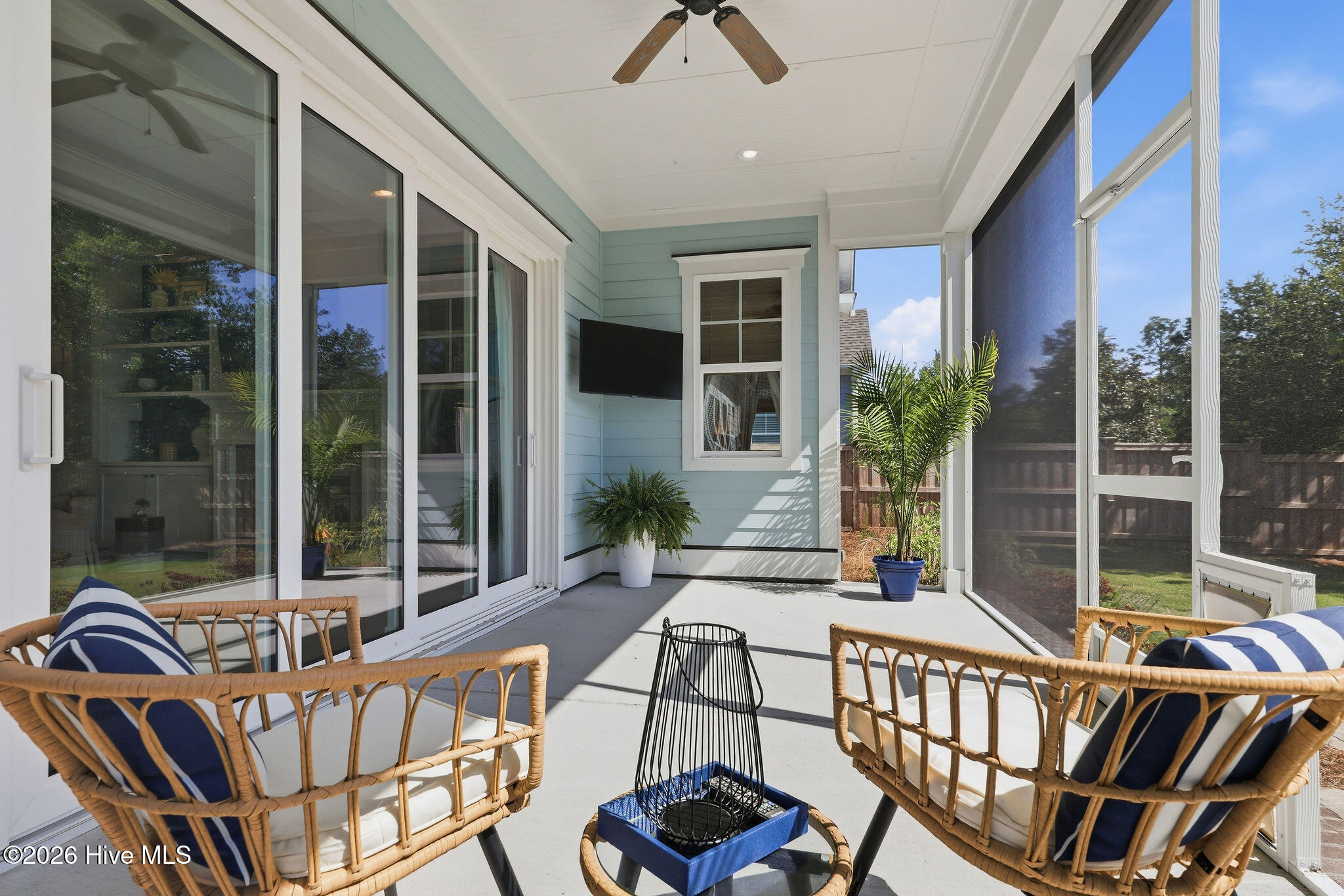 100569190 | Photo 37