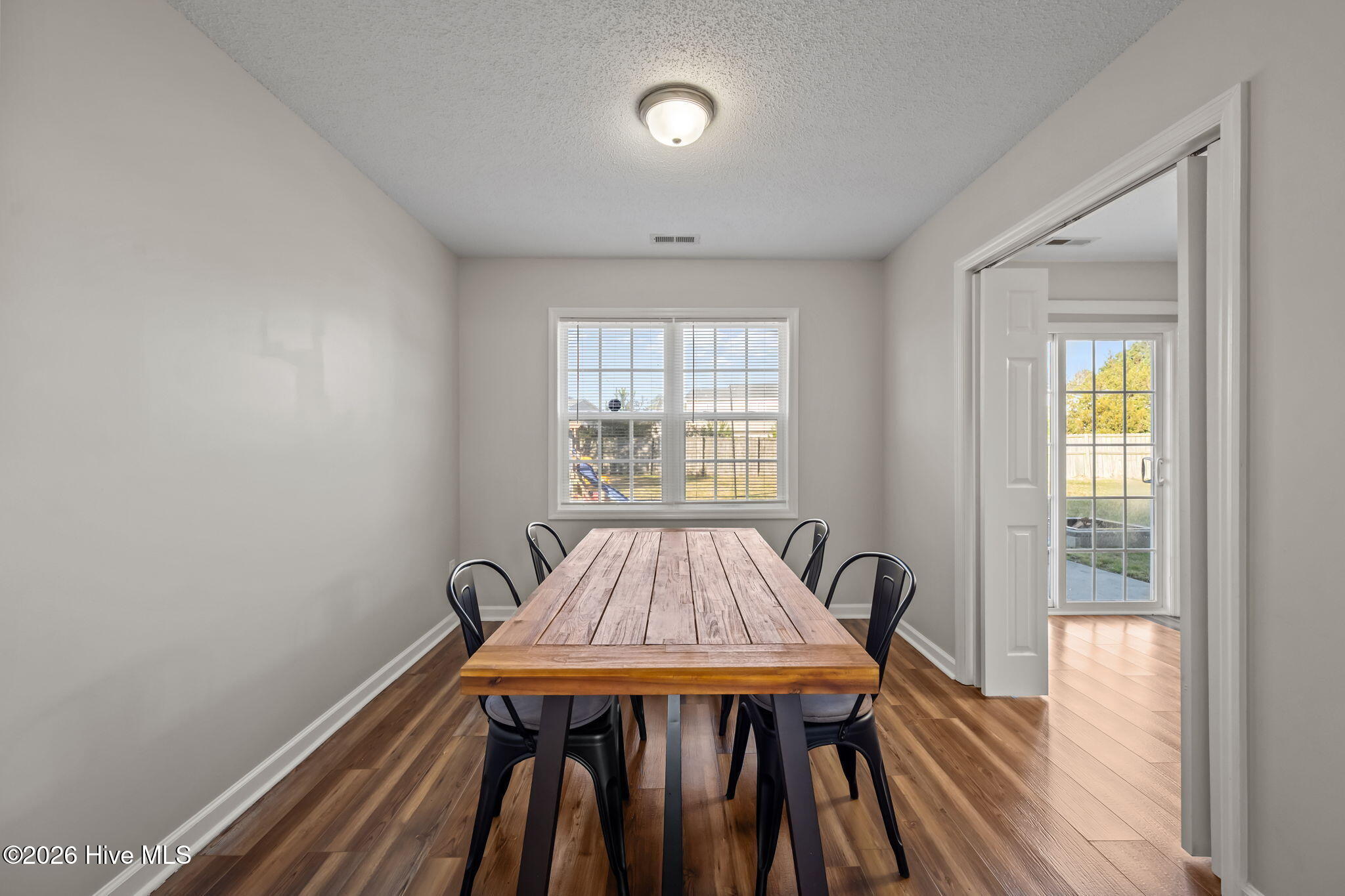 100561197 | Photo 14