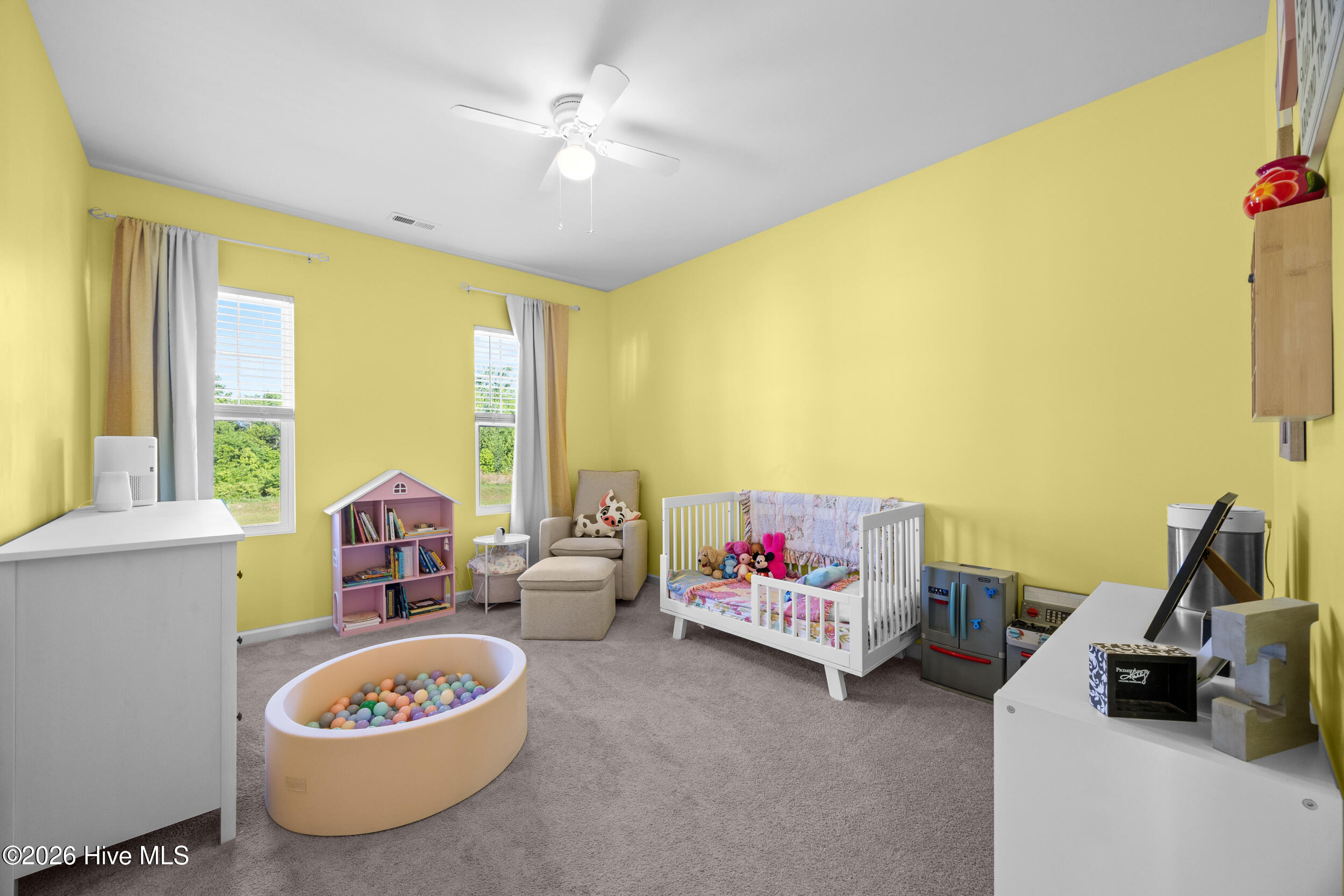 100568989 | Photo 25