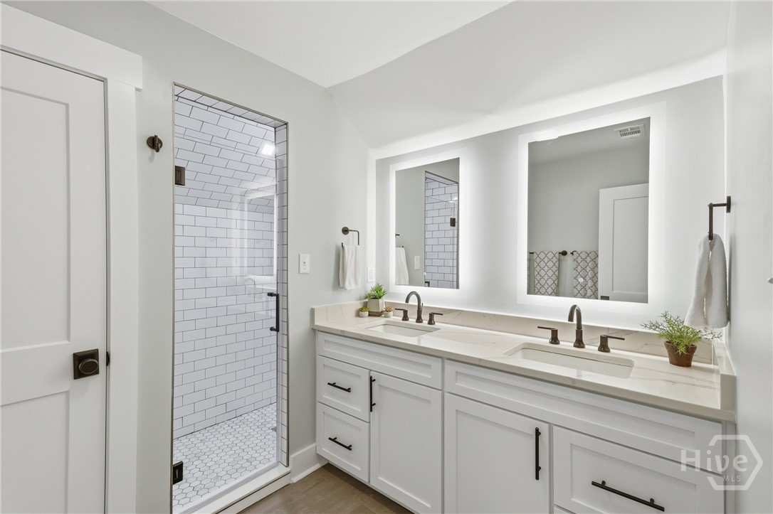 Double vanities in upstairs secondary suite