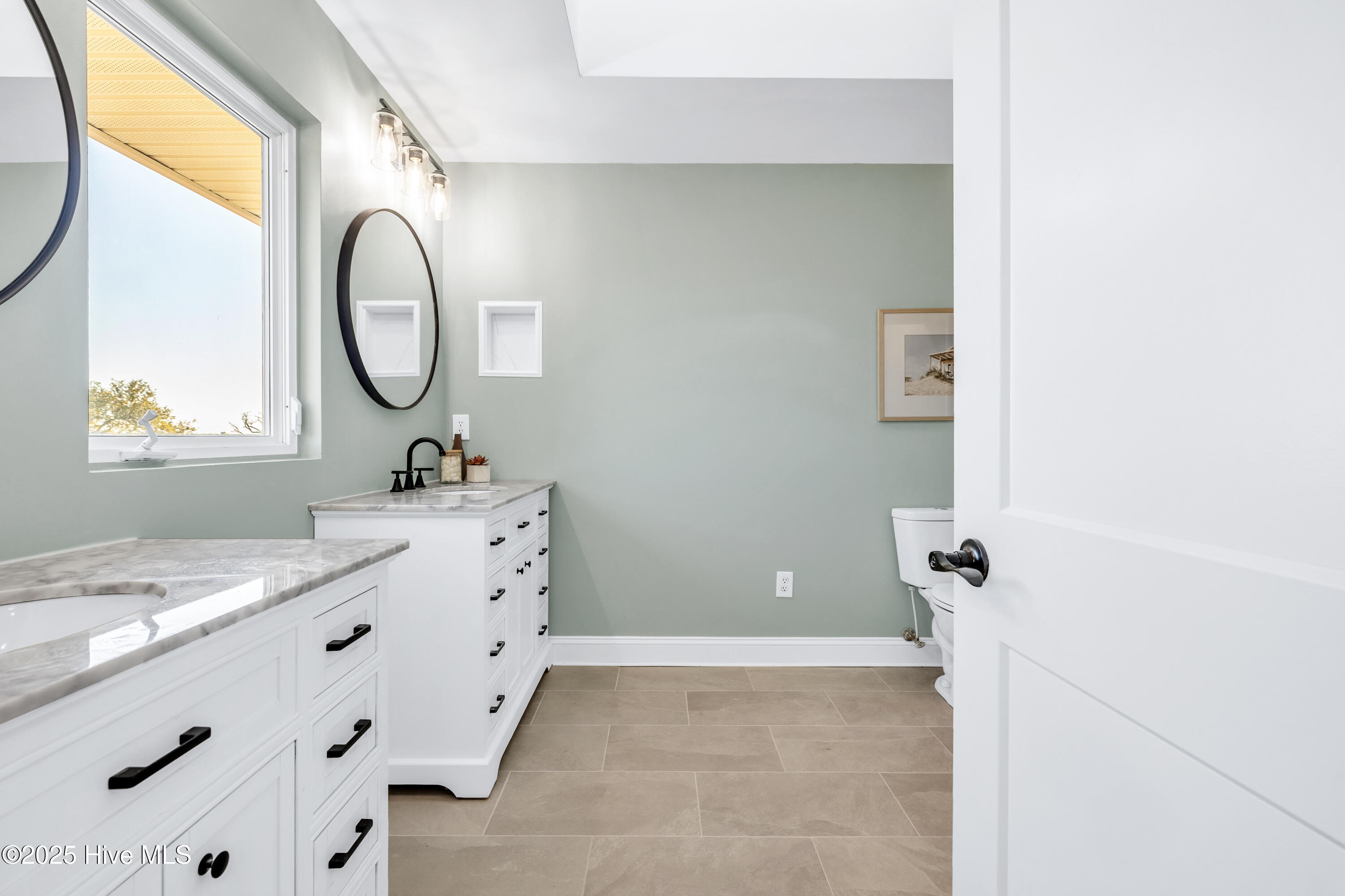 100545827 | Photo 32