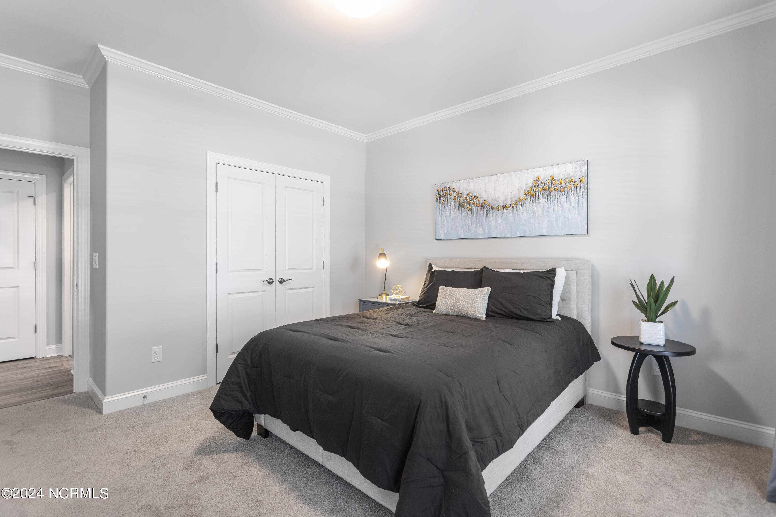 100544983 | Photo 45