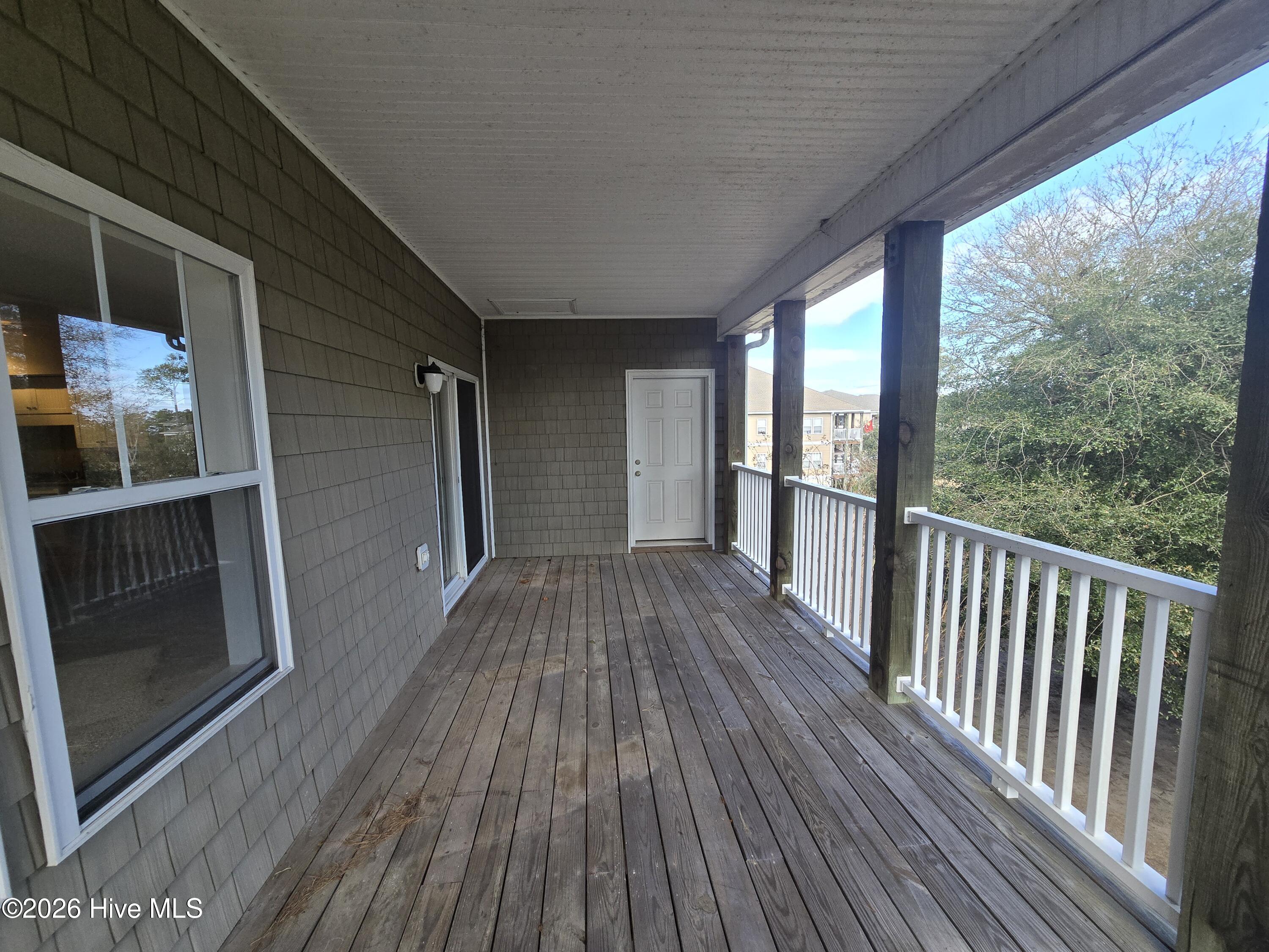 100549716 | Photo 13