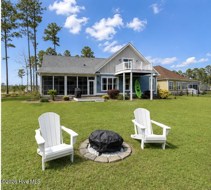 fire pit/ screened in porch