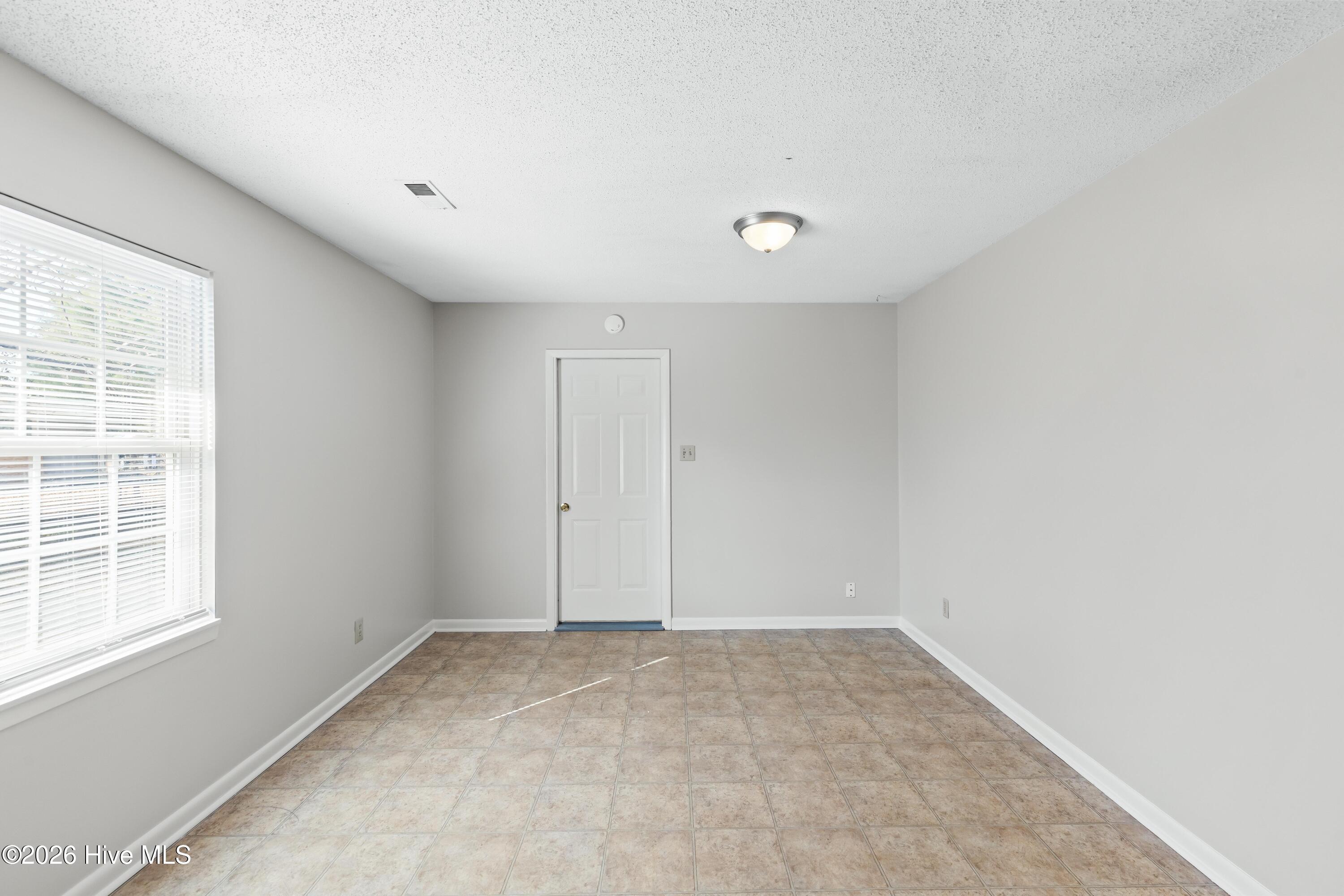 100547493 | Photo 11