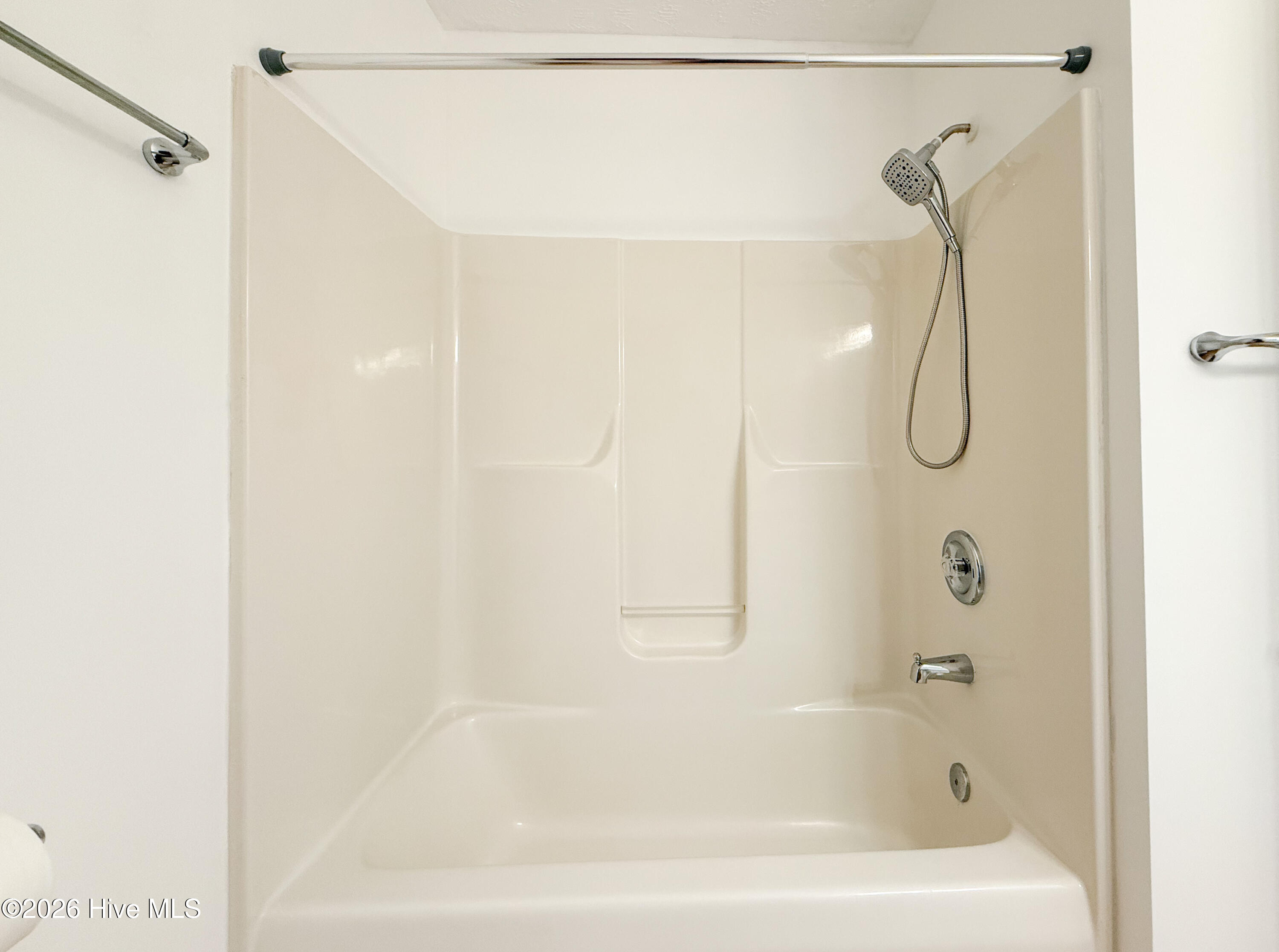 100568255 | Photo 46