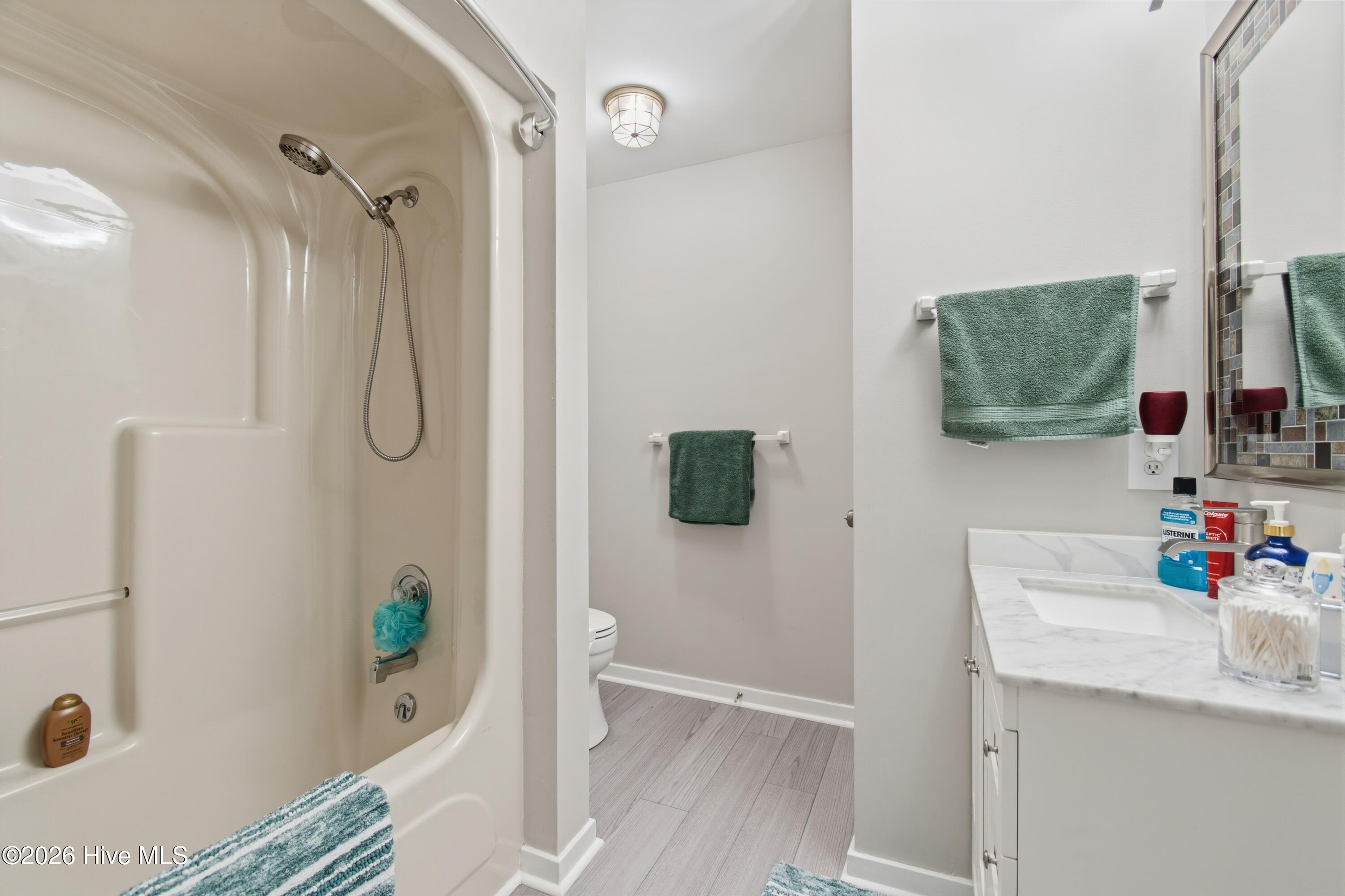 100558002 | Photo 26