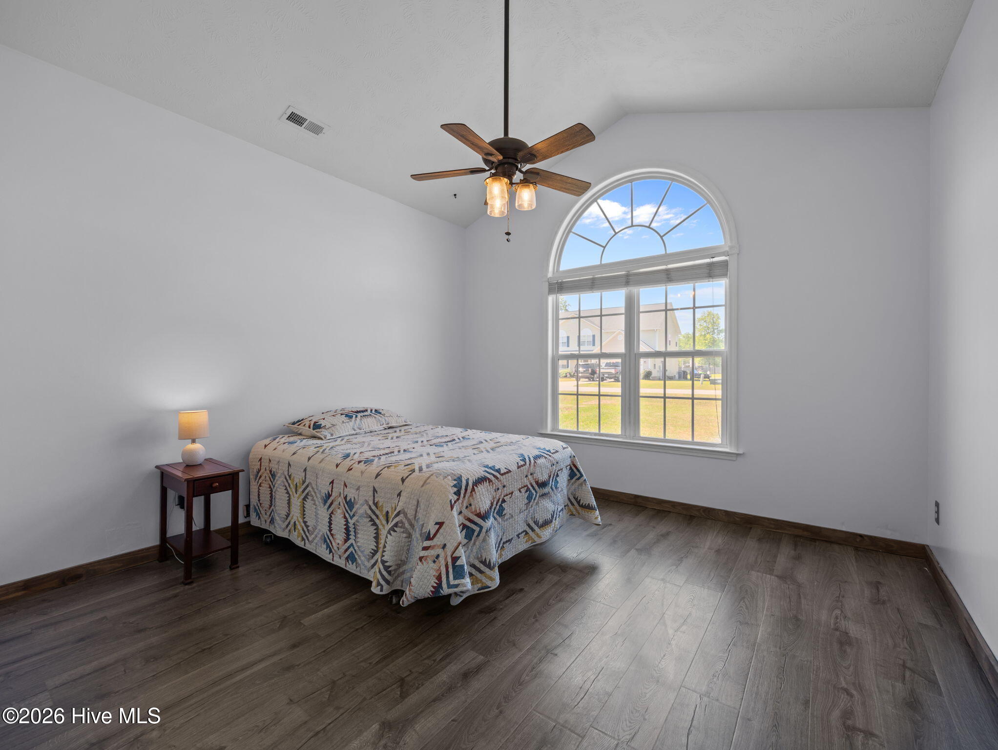 100567652 | Photo 25