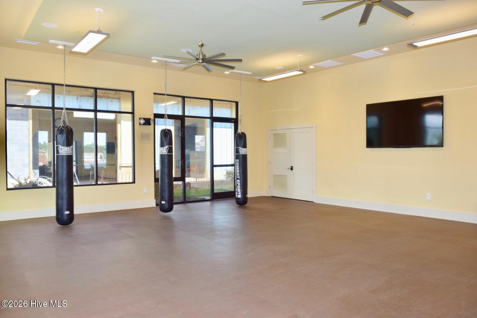 100558232 | Photo 73