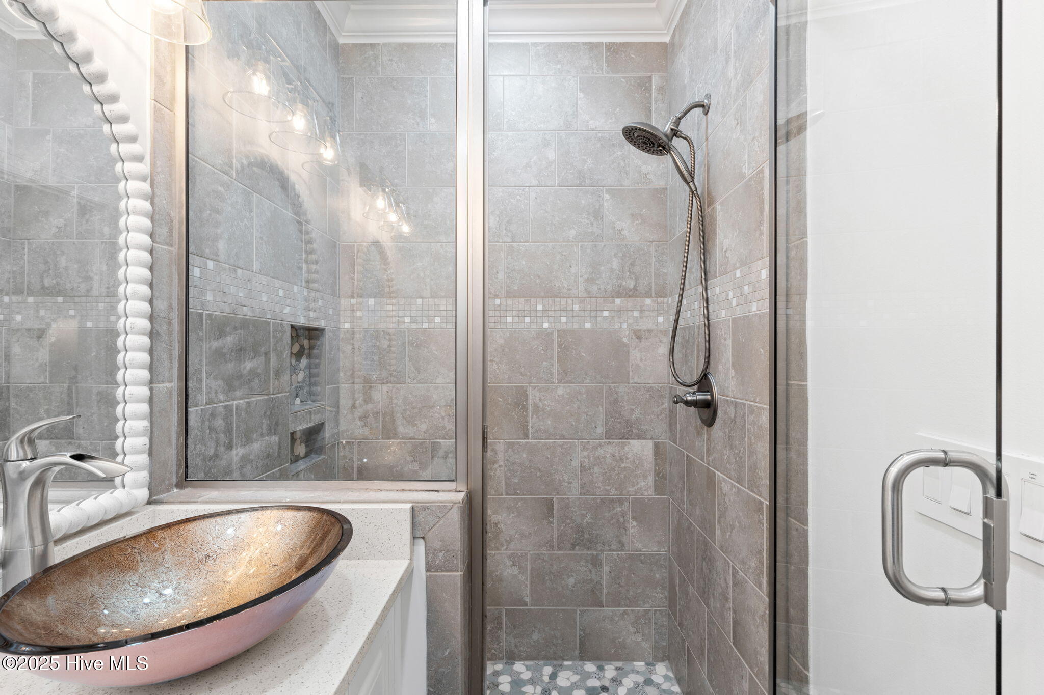 100513895 | Photo 51