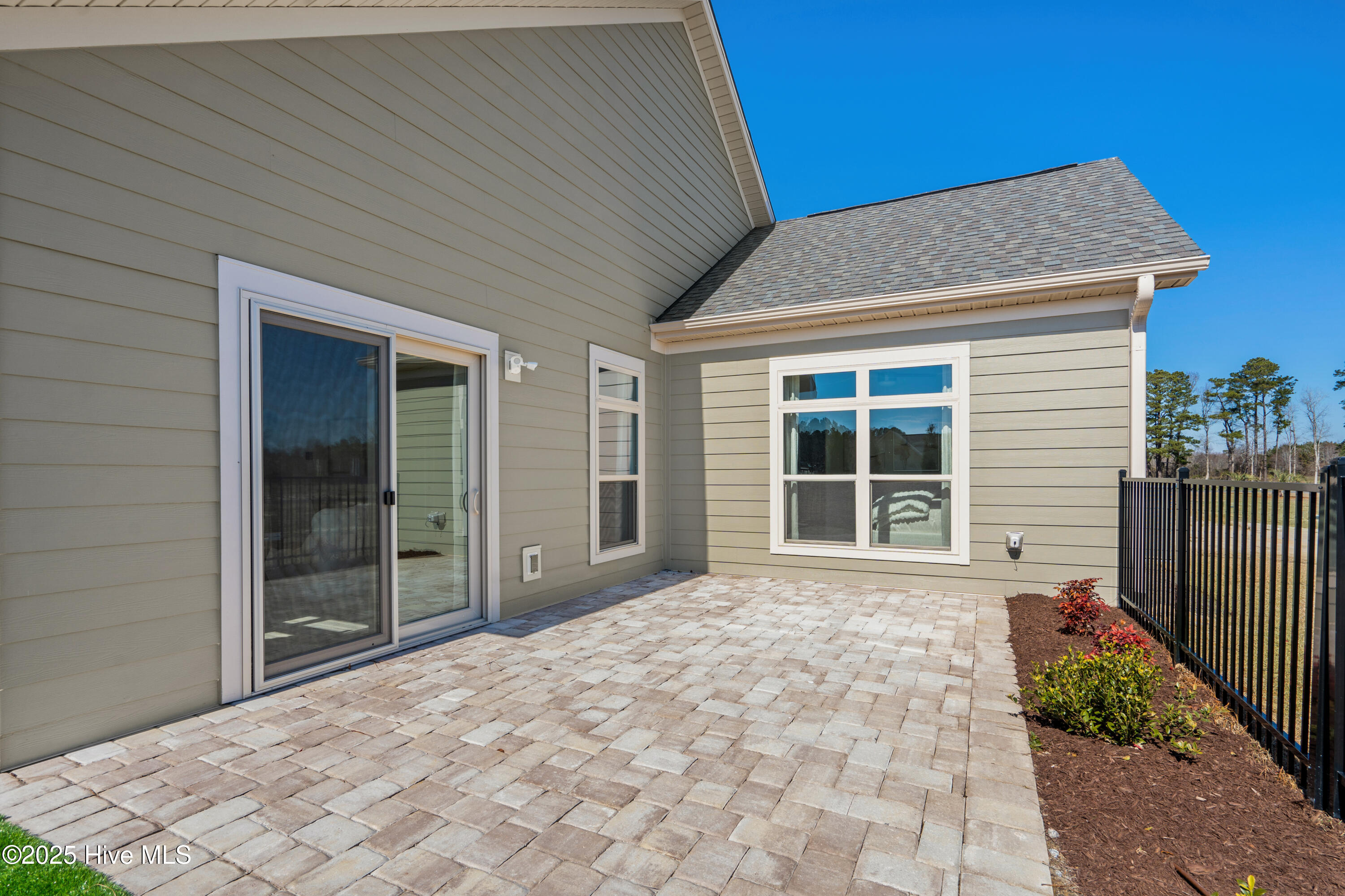 100549256 | Photo 22