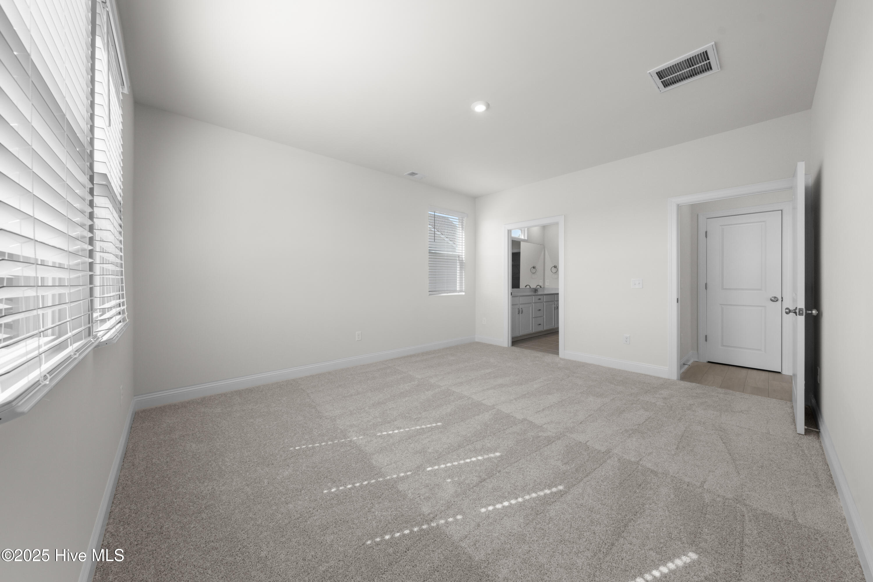 100565958 | Photo 30