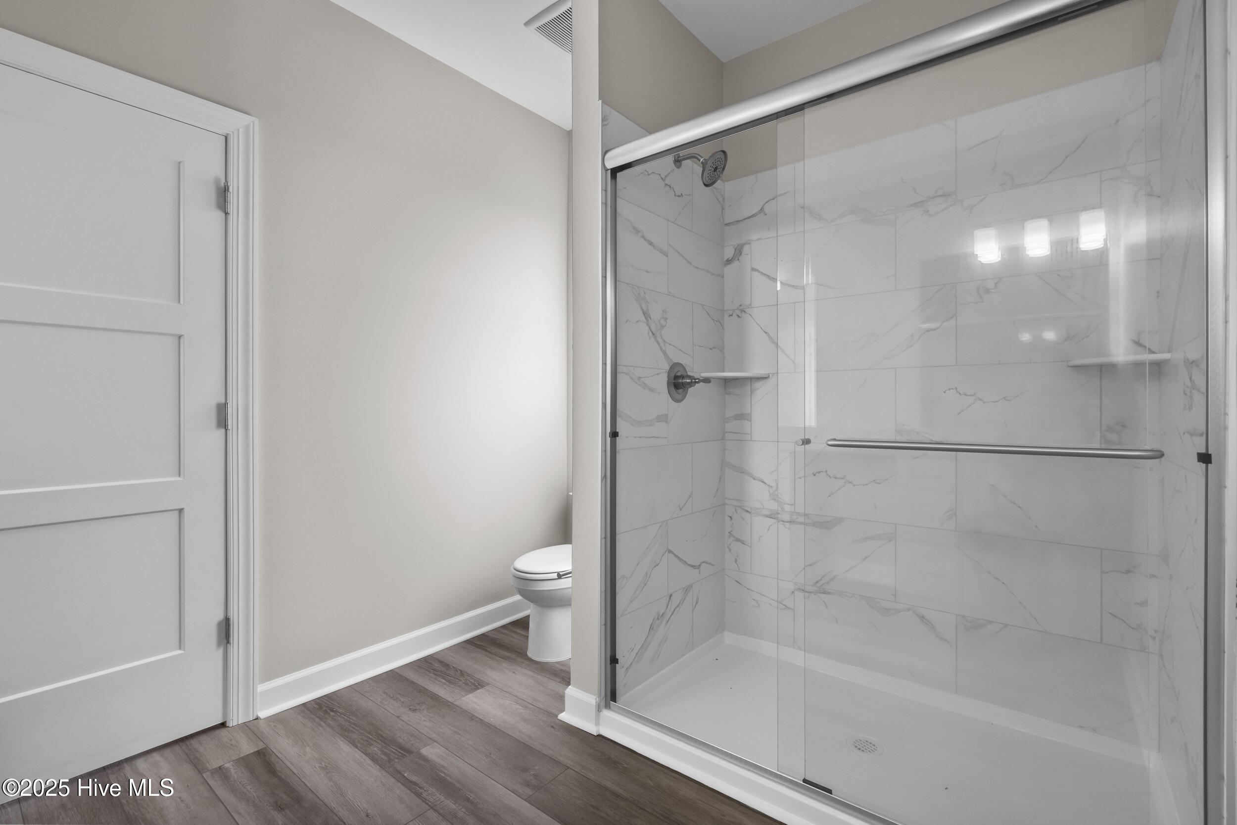 100539009 | Photo 29