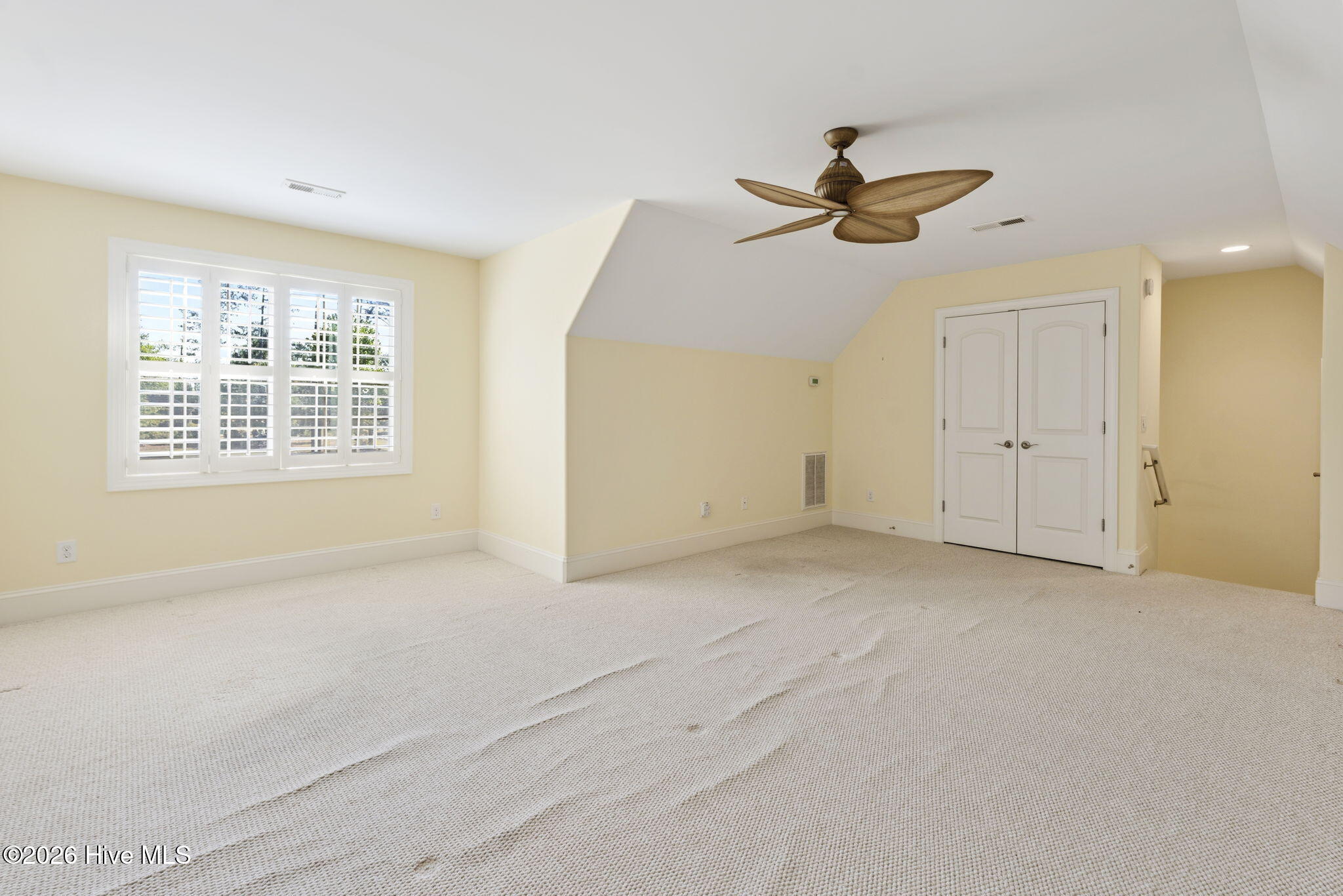 100568183 | Photo 37