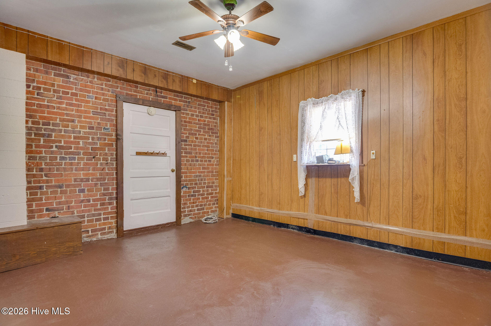 100561889 | Photo 34