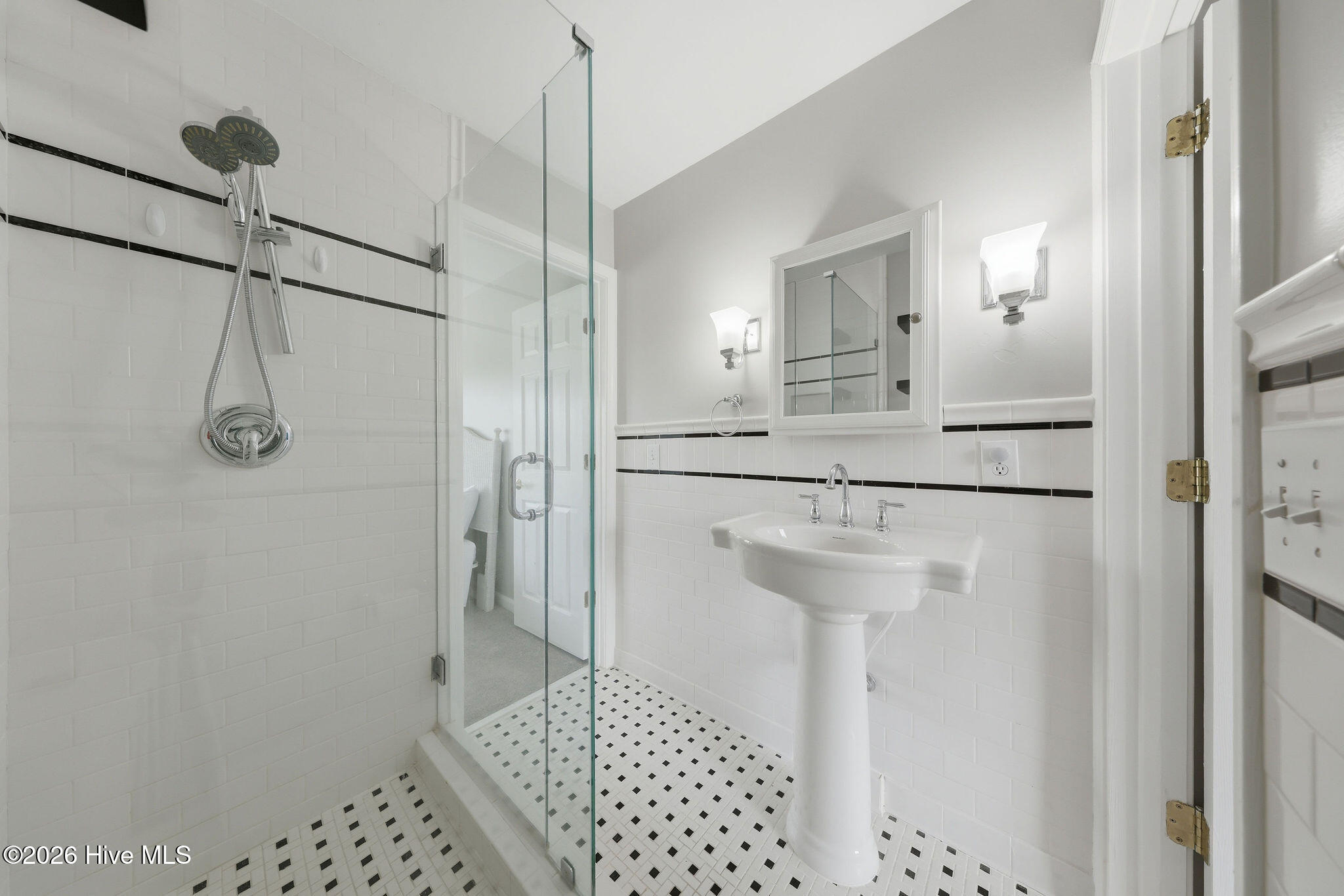 100565537 | Photo 72