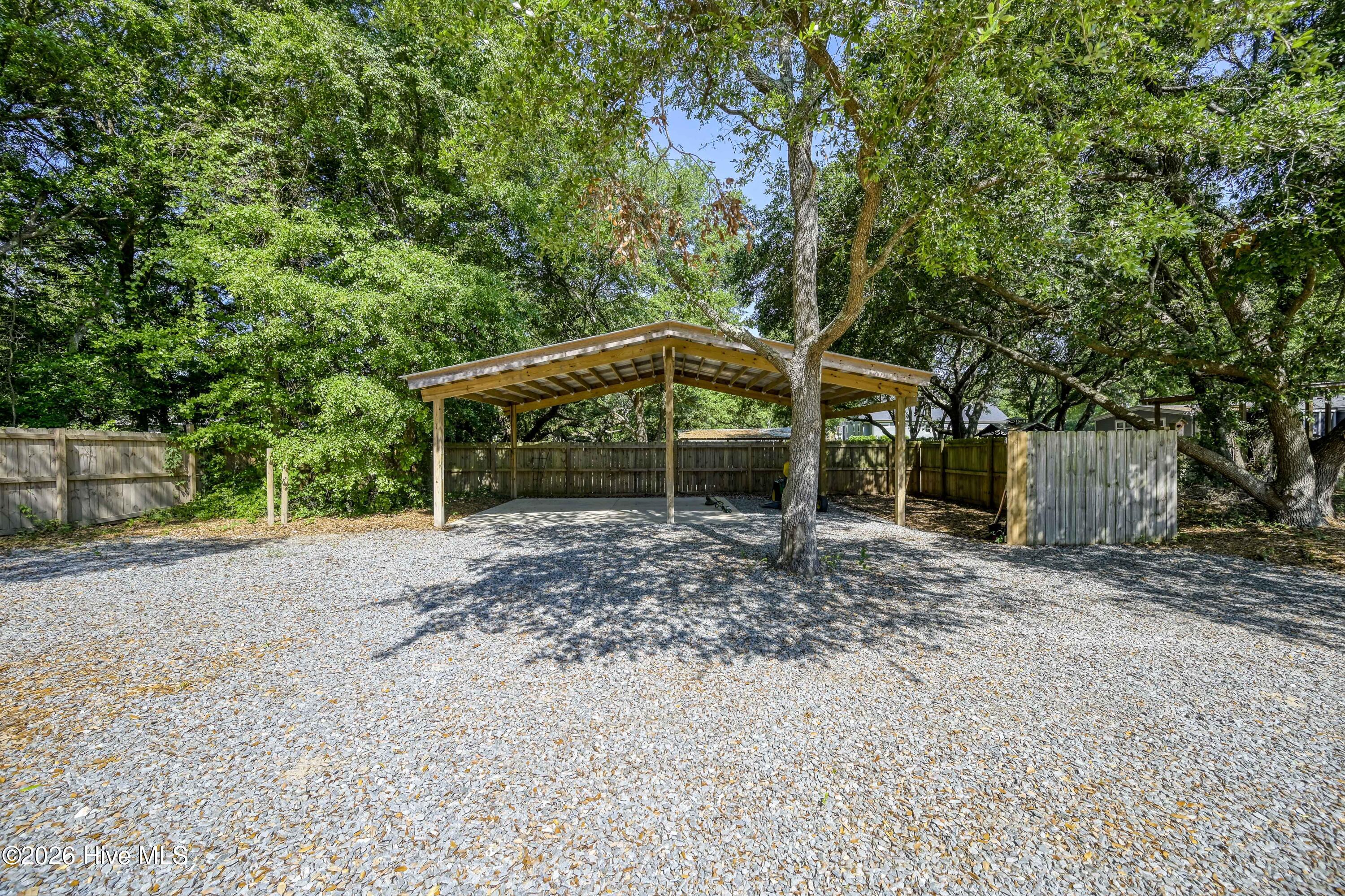 100569284 | Photo 46