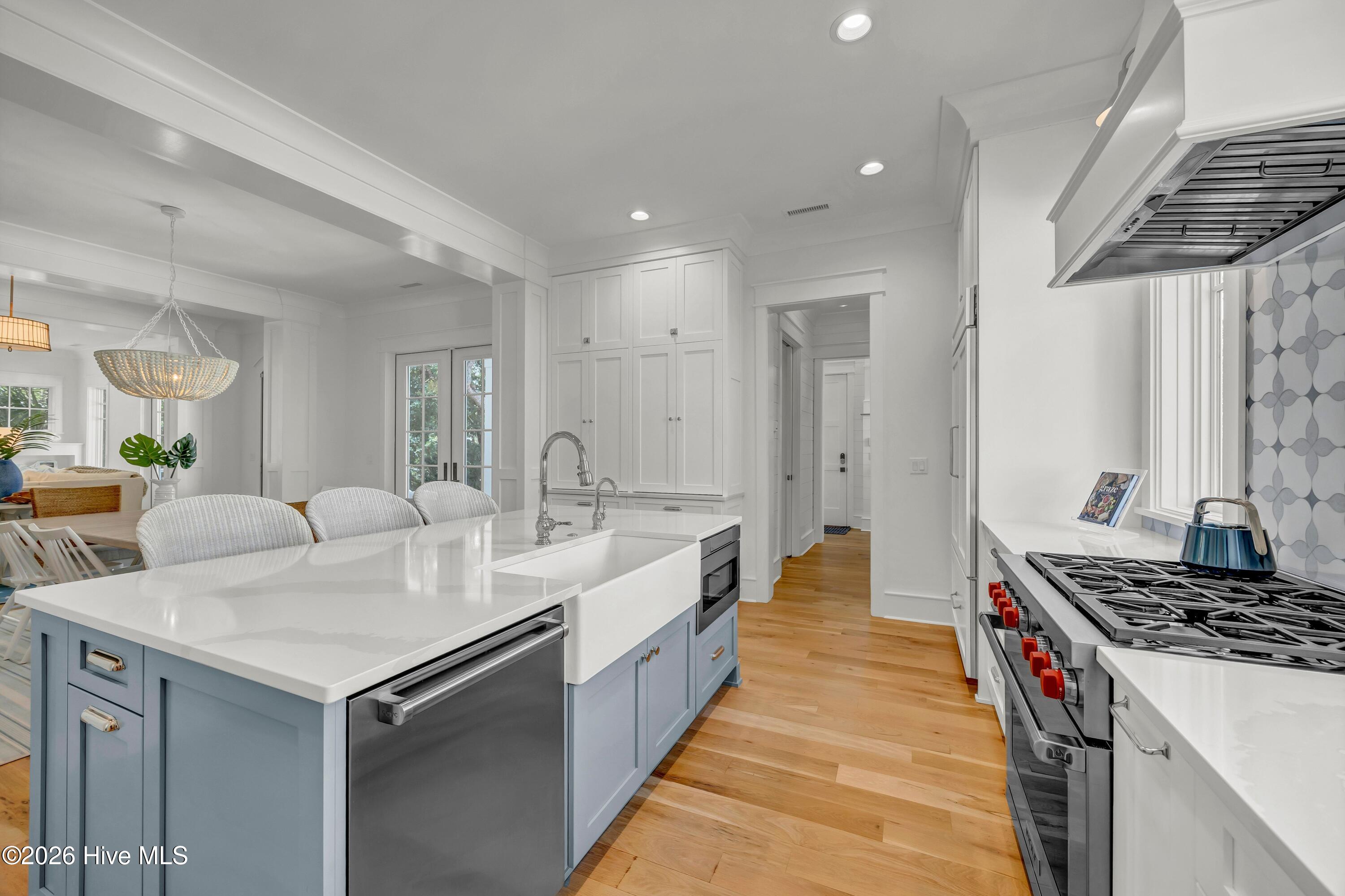 100567930 | Photo 20