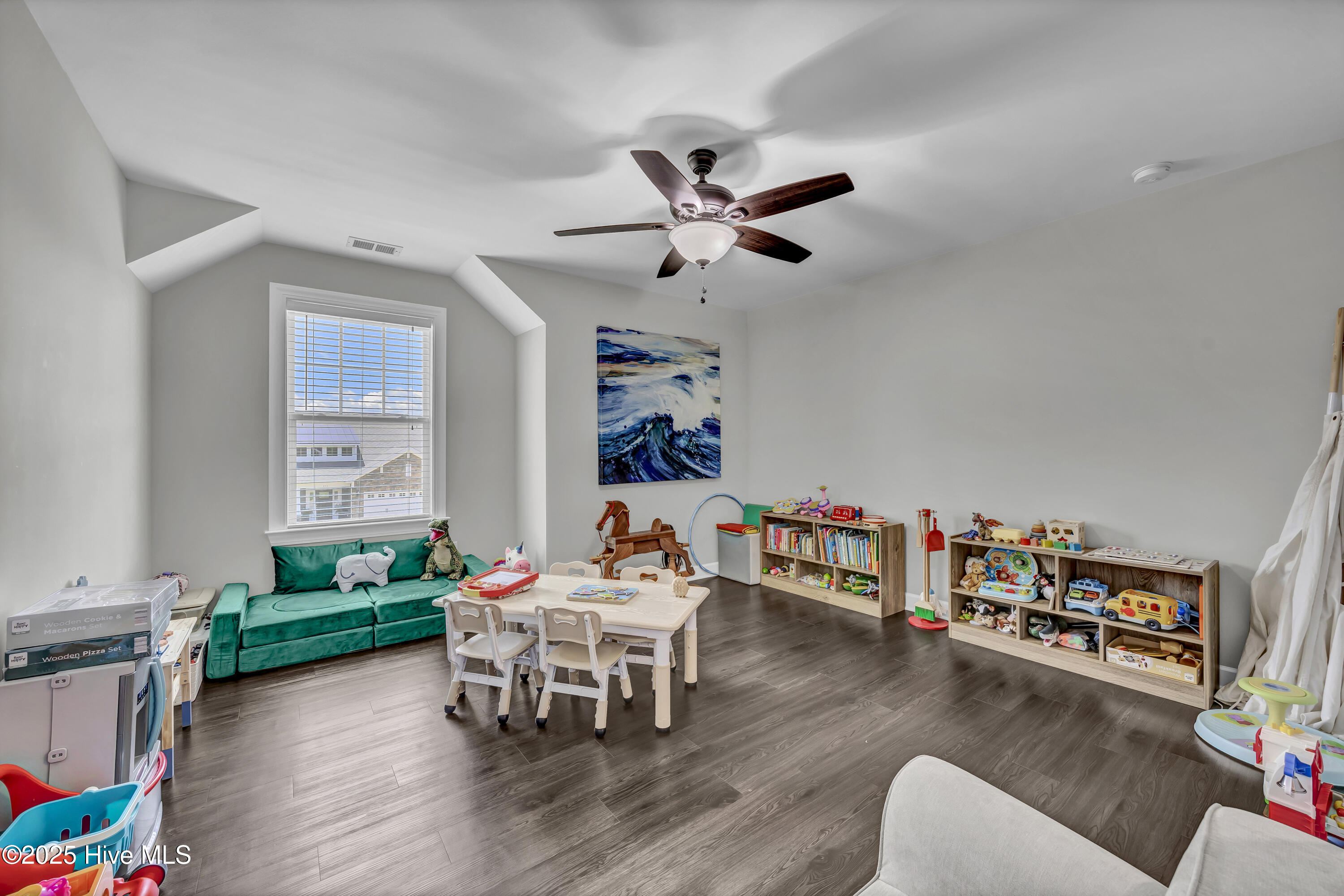 100519414 | Photo 37