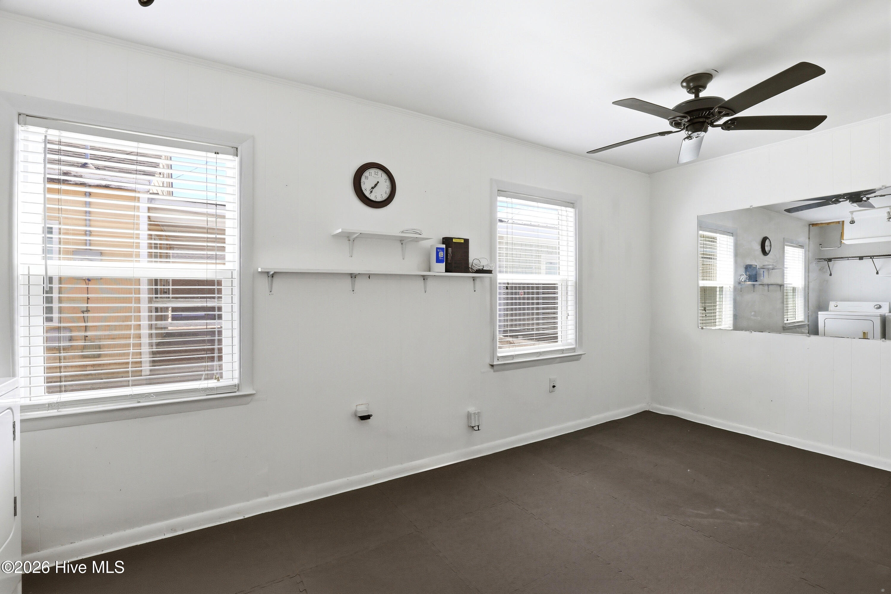 100569925 | Photo 50