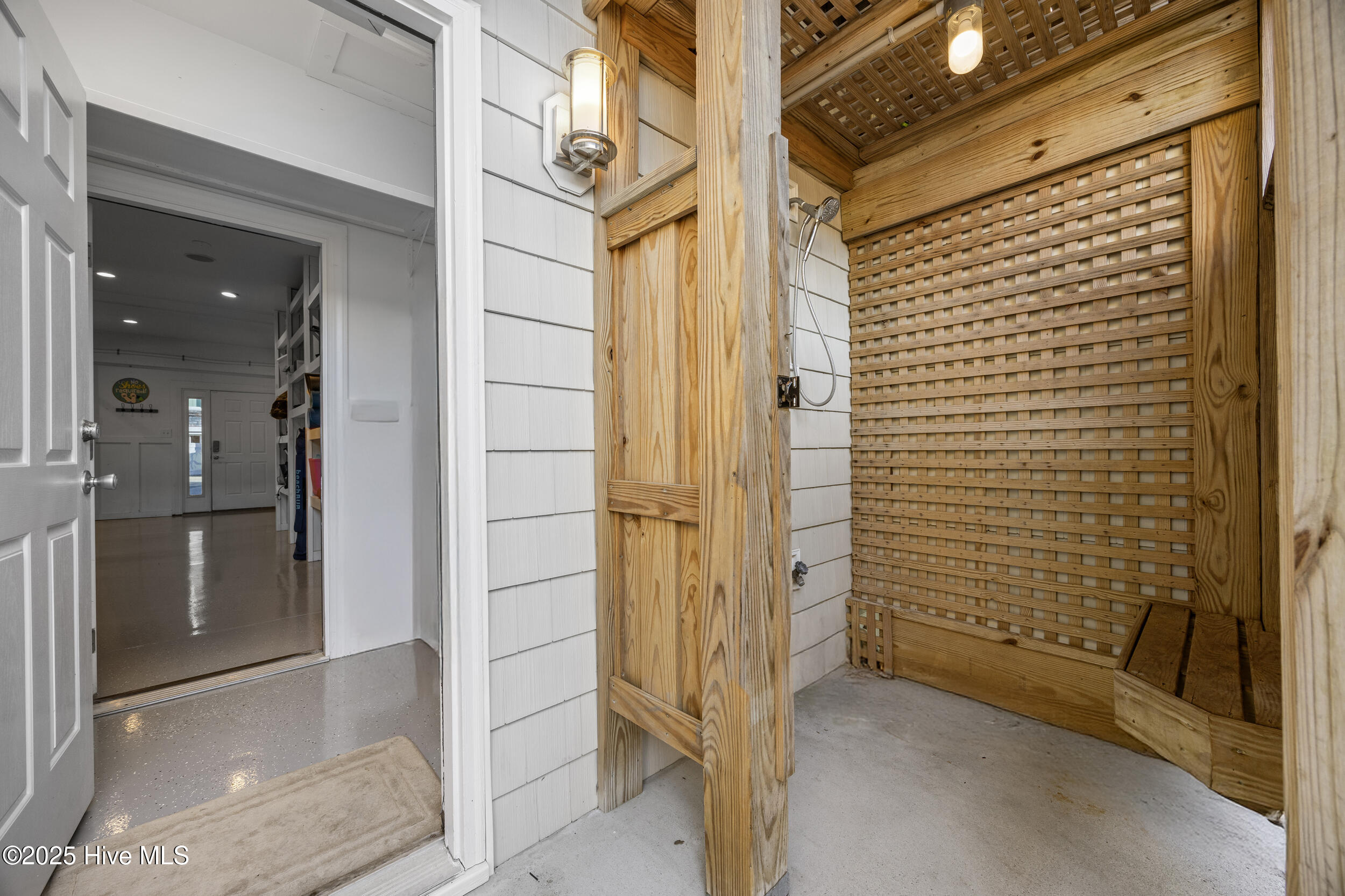 100543159 | Photo 48