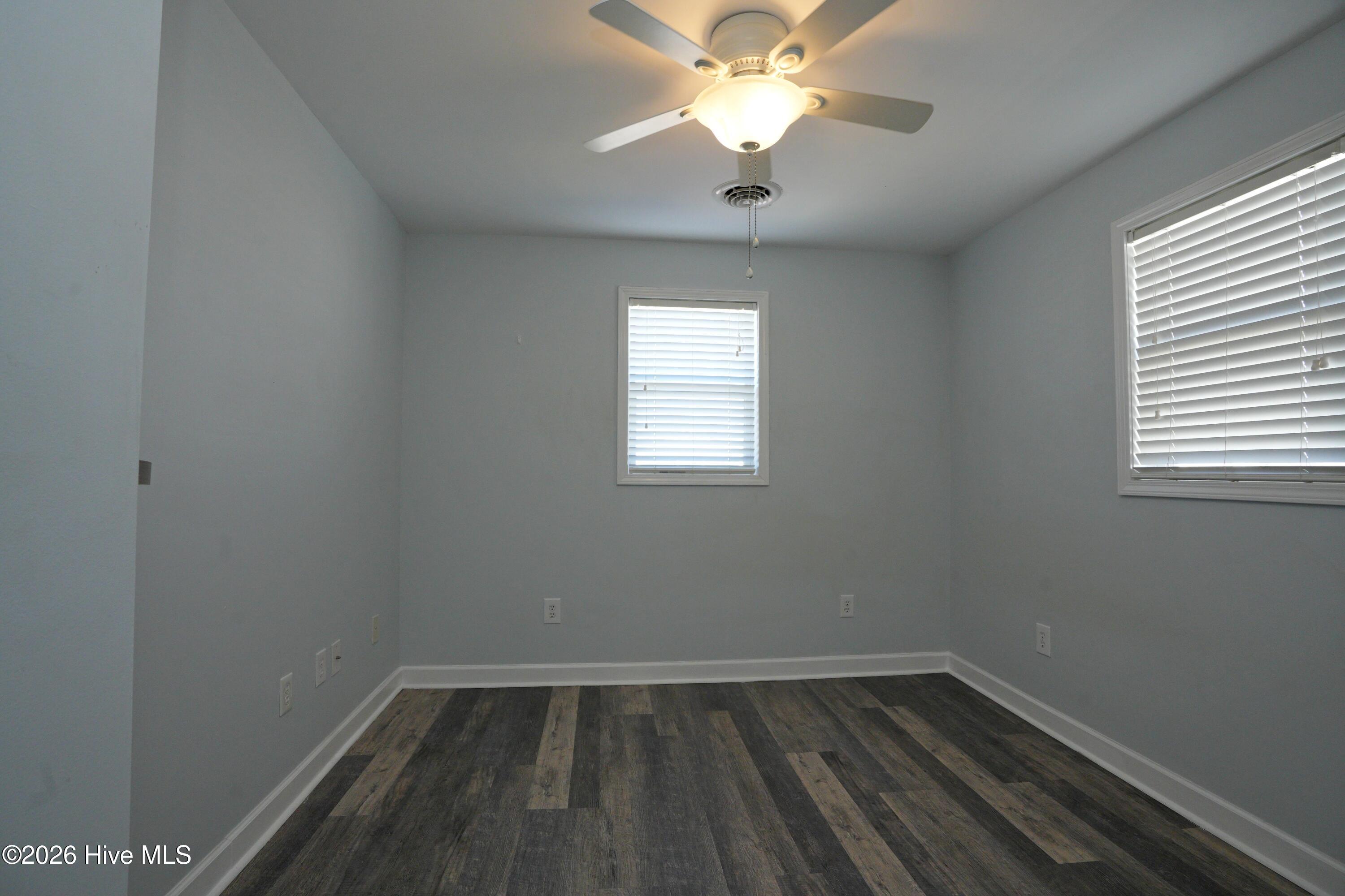 100549379 | Photo 12