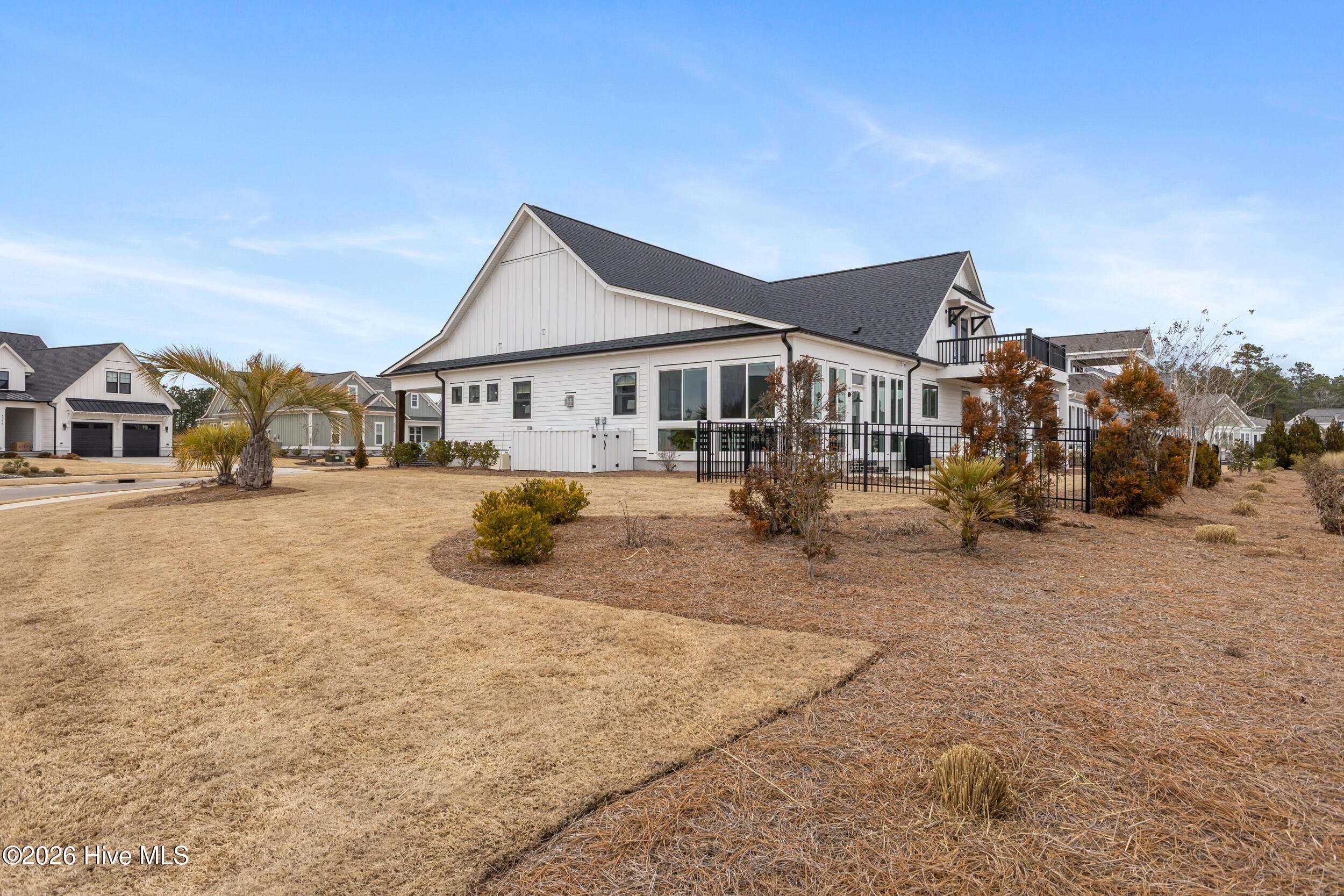 100557399 | Photo 72